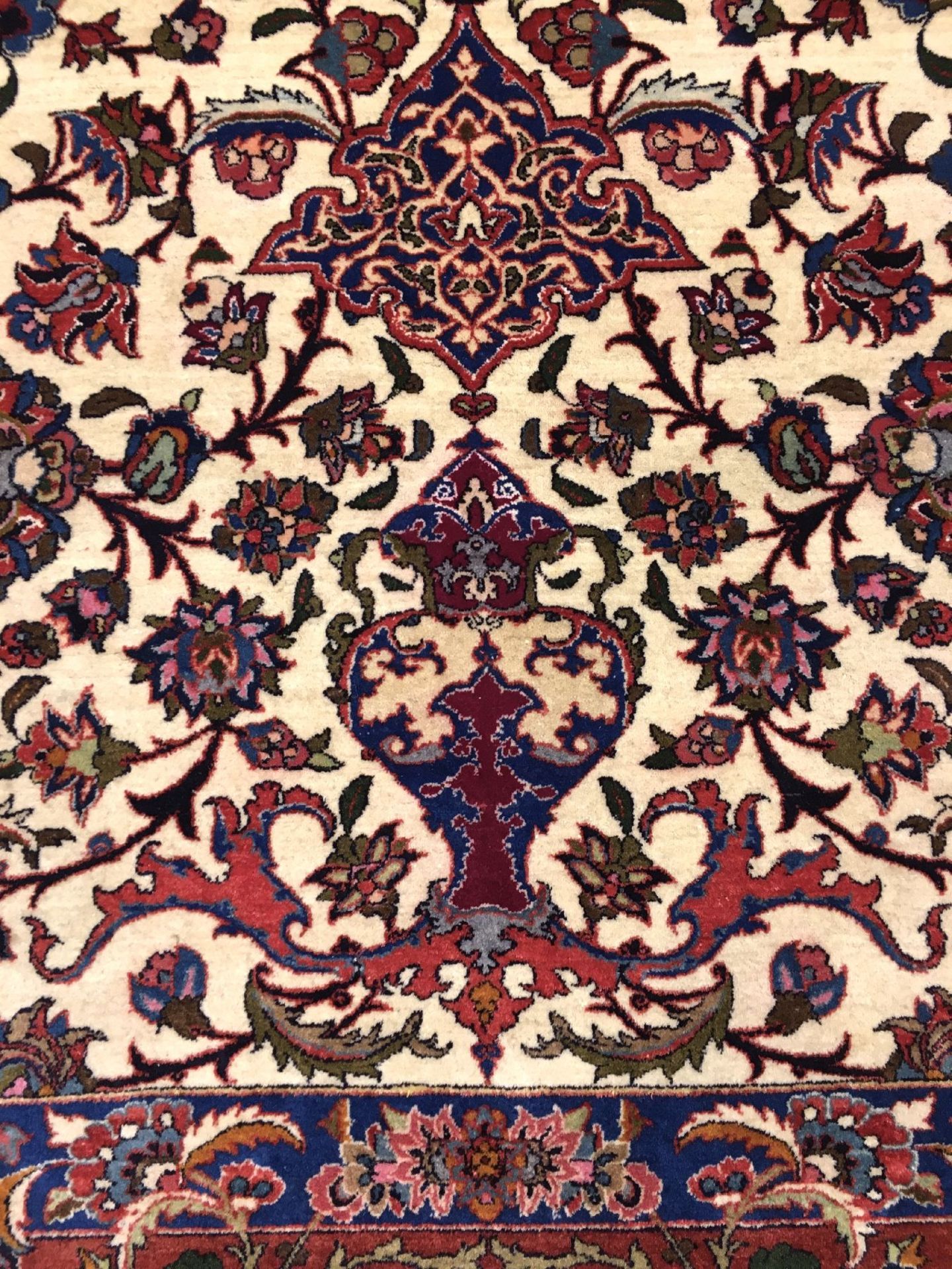 Feiner Esfahan alt, Zentralpersien, um 1930, Korkwolle geknüpft auf Baumwolle. Bemerkenswert fein - Bild 4 aus 9