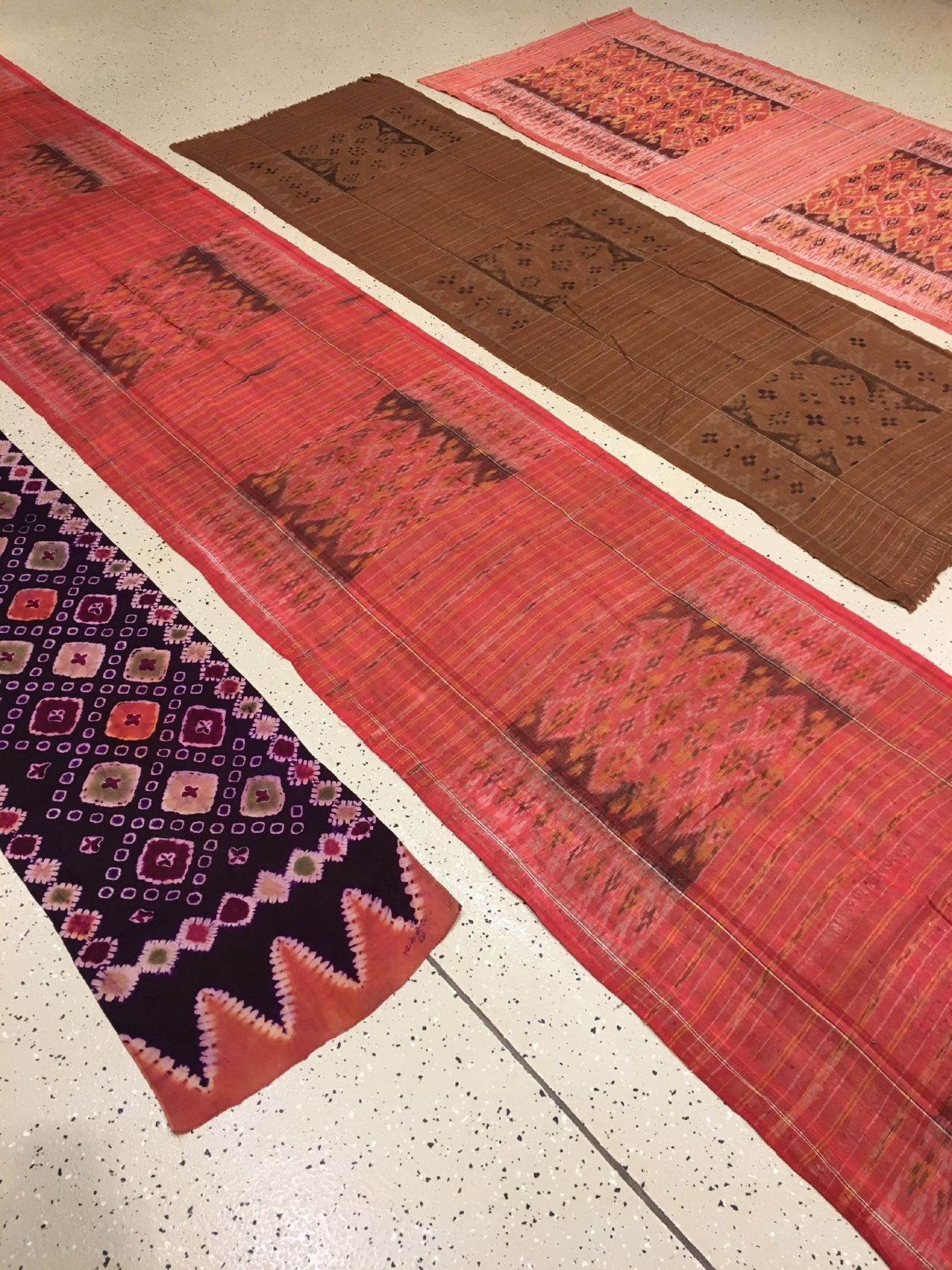 (4 Lots) Indonesische Textilien antik, Indonesien, Ende 19.Jhd./Anfang 20.Jhd., Wolle/violette - Bild 2 aus 9