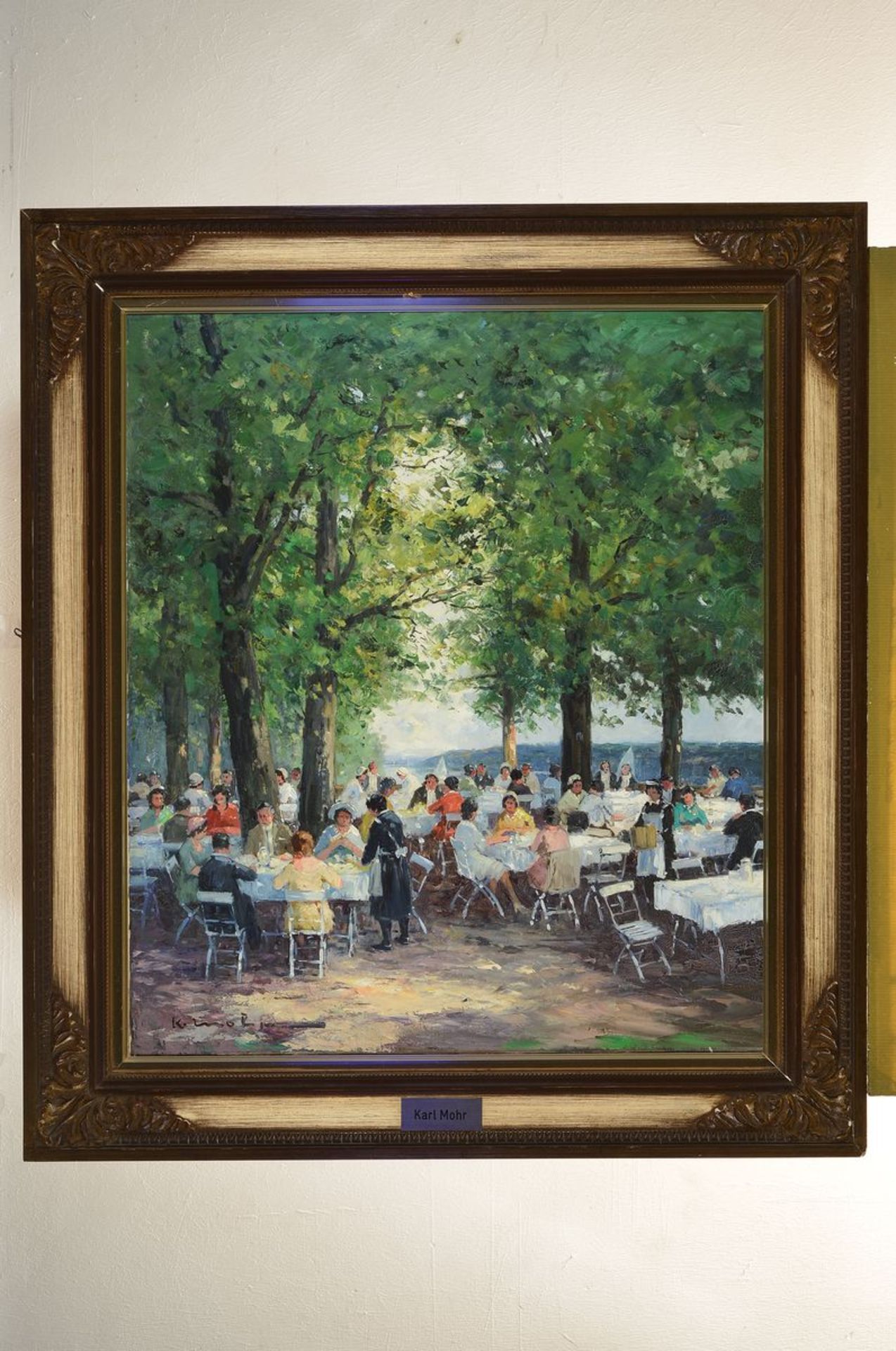 Karl Mohr, 1922-2013 Düsseldorf, im Biergarten, vielfigurige Szene, Öl/Lwd, links unten signiert, - Bild 3 aus 3