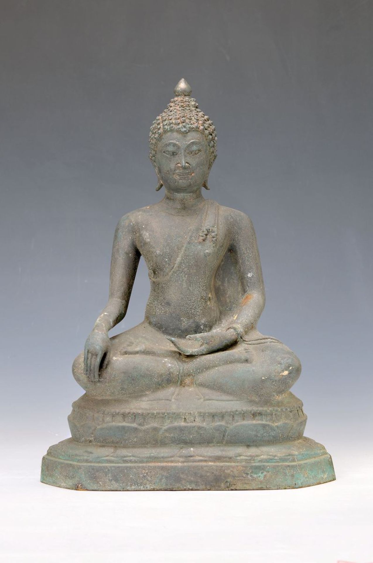 Buddha, Thailand, um 1760, Bronzeguß, meditierende Haltung auf doppeltem Lotusthron, Geste der