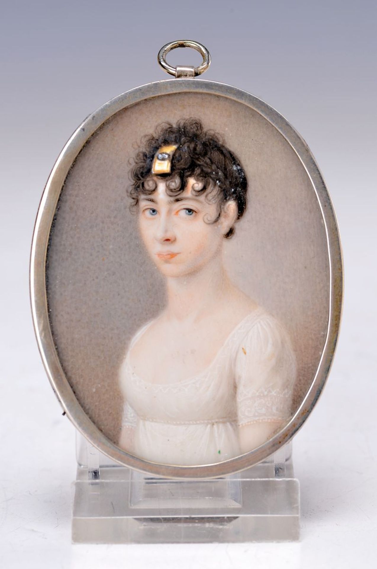 Miniaturmalerei, Frankreich, um 1800, Porträt einer jungen adeligen Dame im weißen Spitzenkleid, - Image 2 of 2
