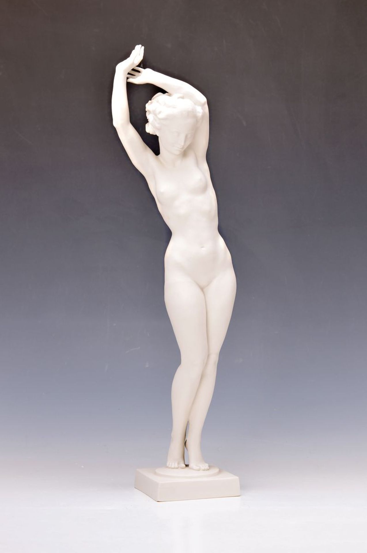 Porzellanfigur, Entwurf Carl Werner, Ausführung Hutschenreuther, stehender Akt, am Sockel