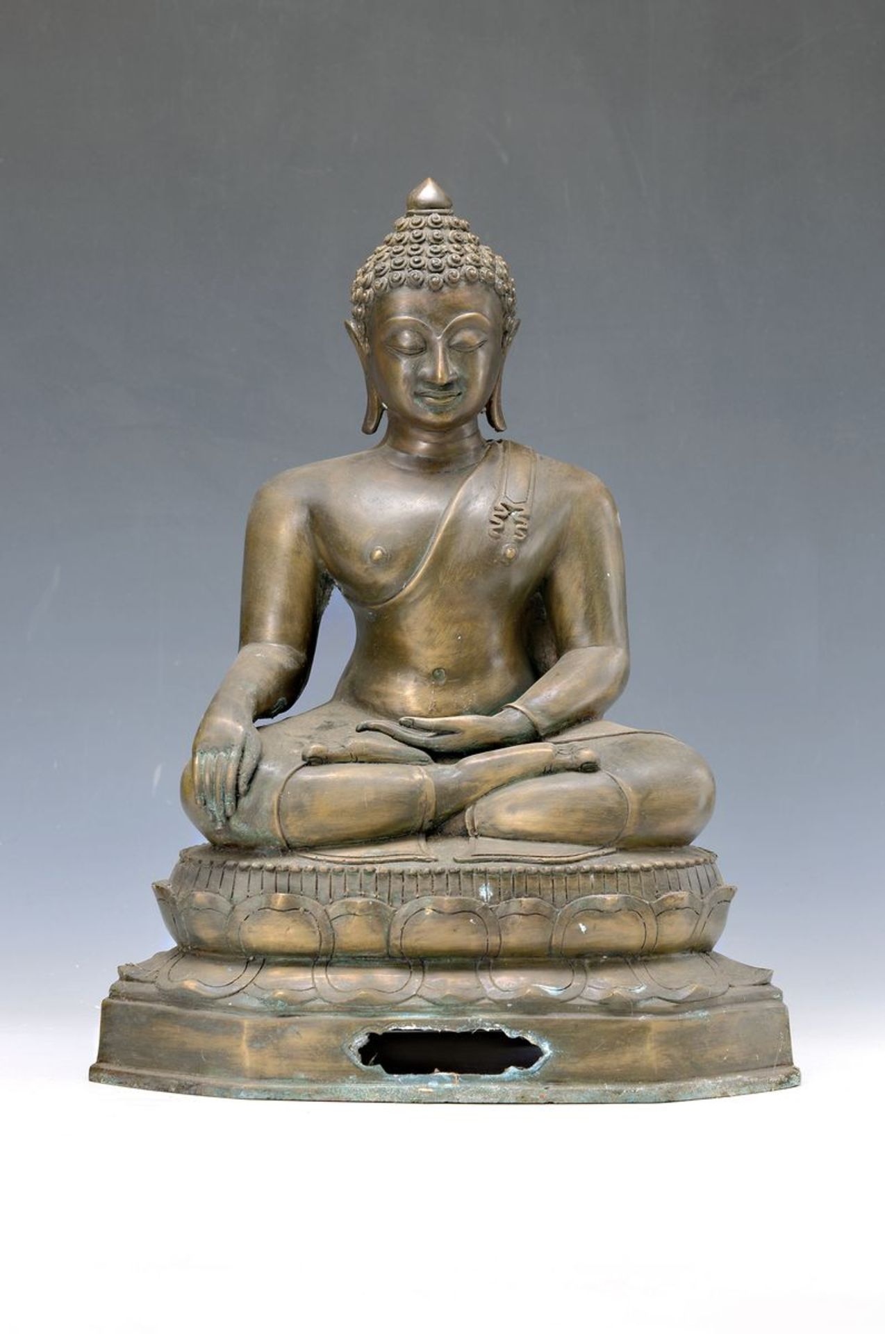 Buddha, Nepal, um 1850, Bronzeguß, meditierende Haltung, Geste der Erdberührung, H. ca. 38cm