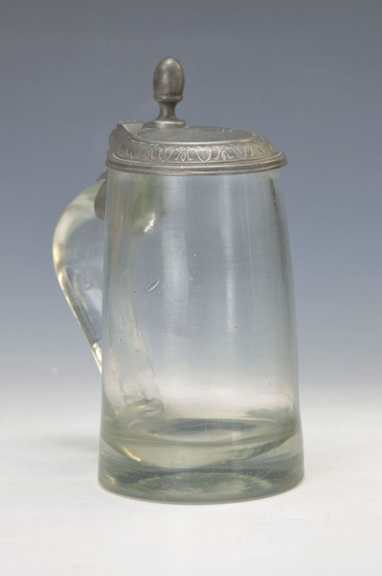 Zinndeckelpokal/Glashumpen, süddeutsch, um 1800, dickwandiger Glaskorpus, H. ca. 18 cm,
