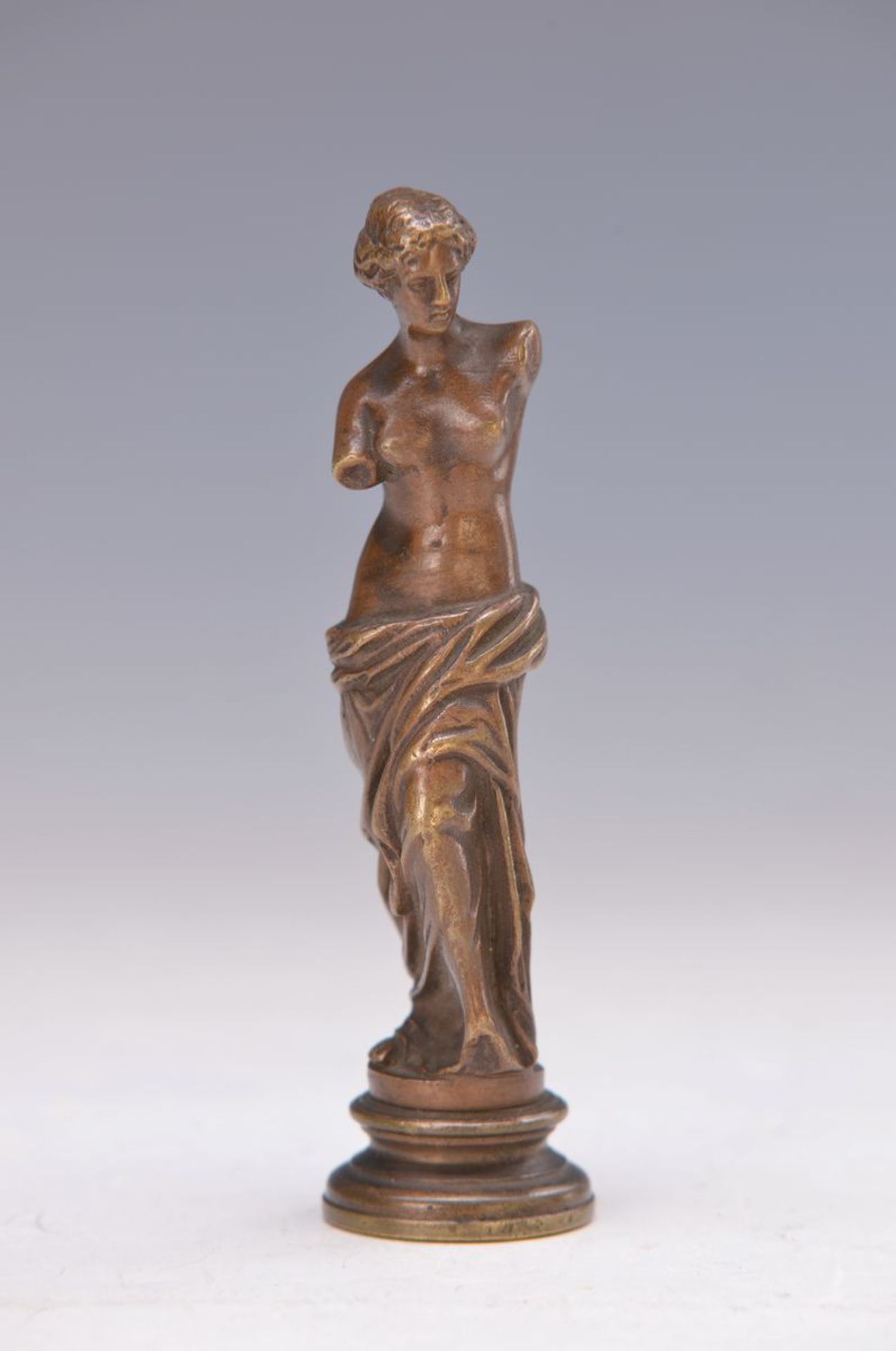 Petschaft, wohl Frankreich, um 1900, Darstellung der Venus von Milo, Bronze, patiniert, Unterteil