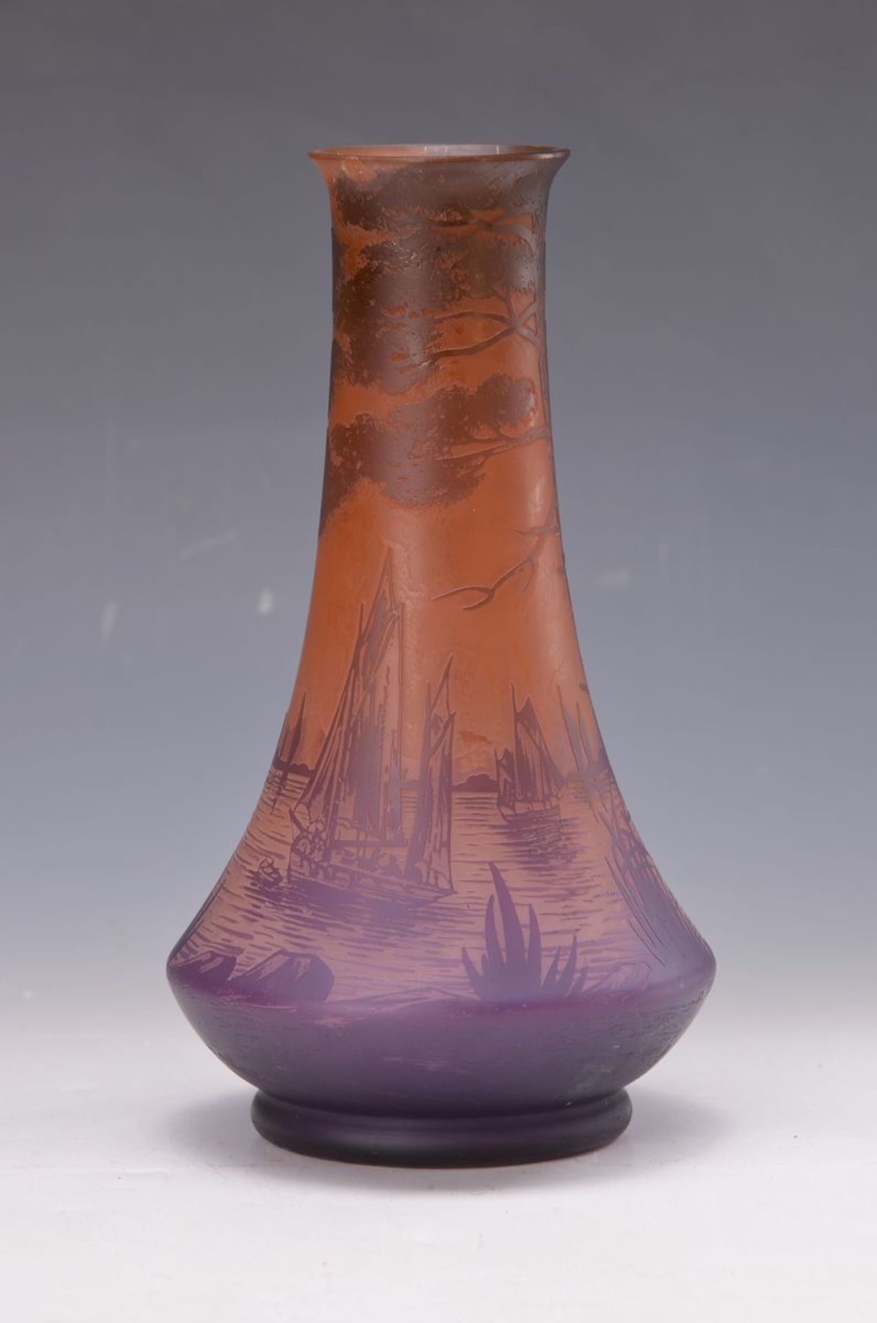 Vase wohl Nancy, Deveau, um 1920-30, farbloses Glas, zwischen den Schichten hell- bis dunkel-