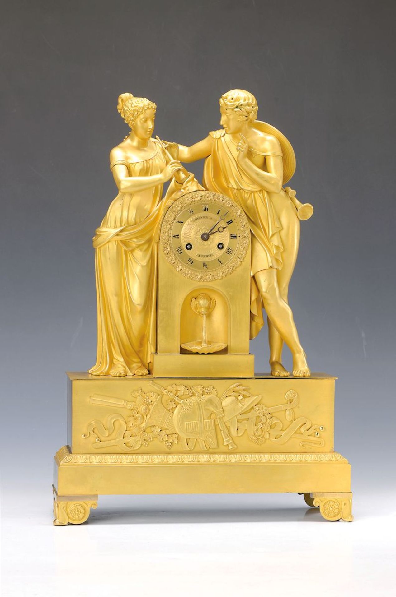 Große Pendule, Frankreich, um 1820, feines filigranes Bronzegehäuse mit alter Vergoldung, im