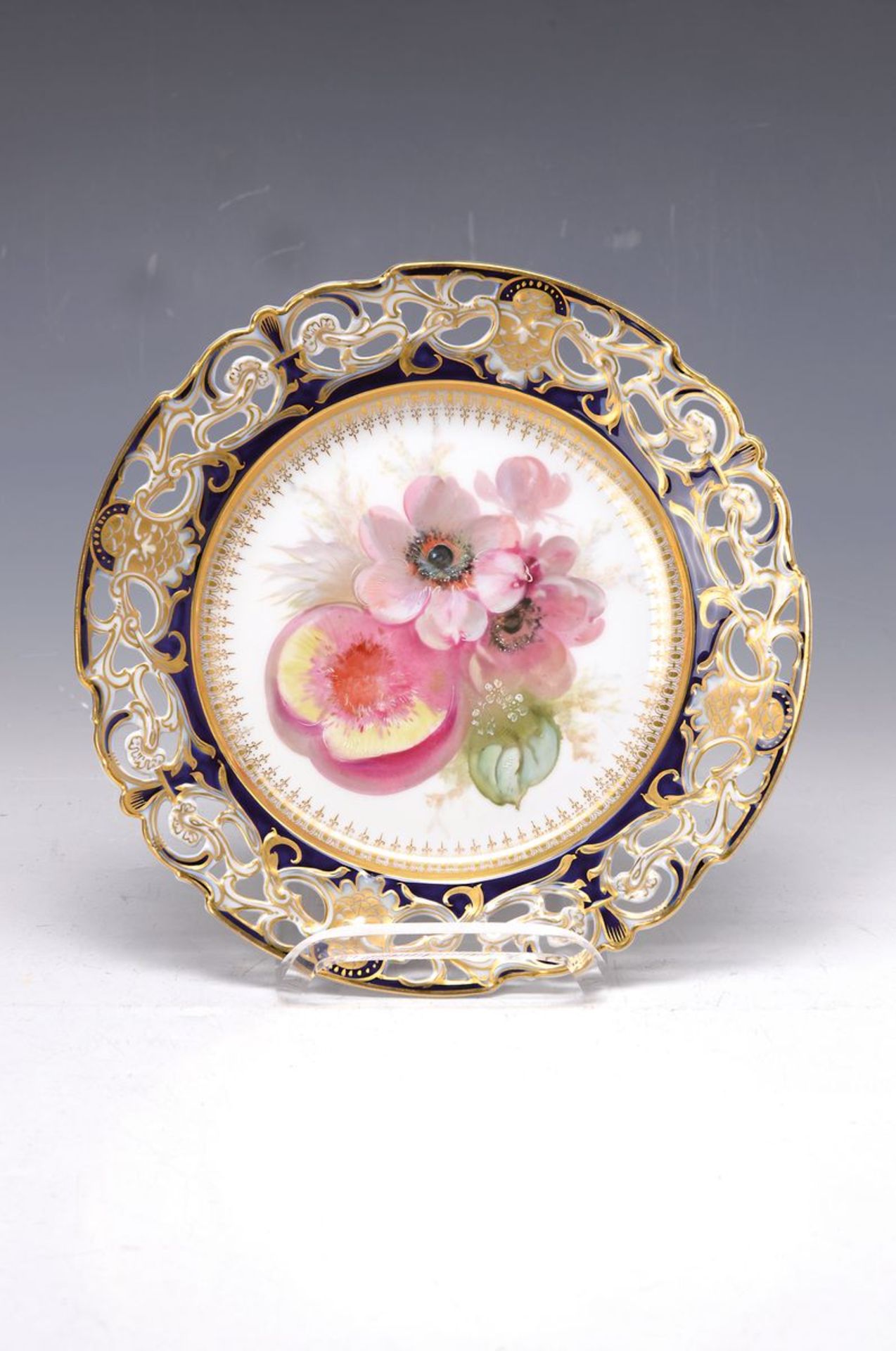 Dessertteller, Nymphenburg, Pfirsichdekor mit Blüten und Frucht, sehr feine polychrome Bemalung,