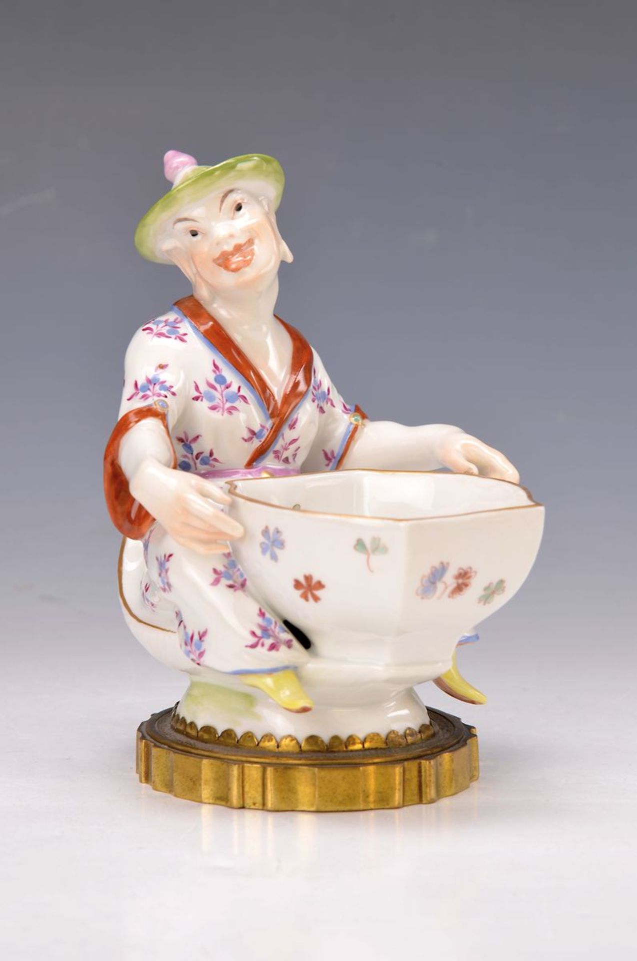 Porzellanfigur, wohl Samson Paris, 19. Jh., Chinese mit kleiner Schale, polychrom bemalt, ind.