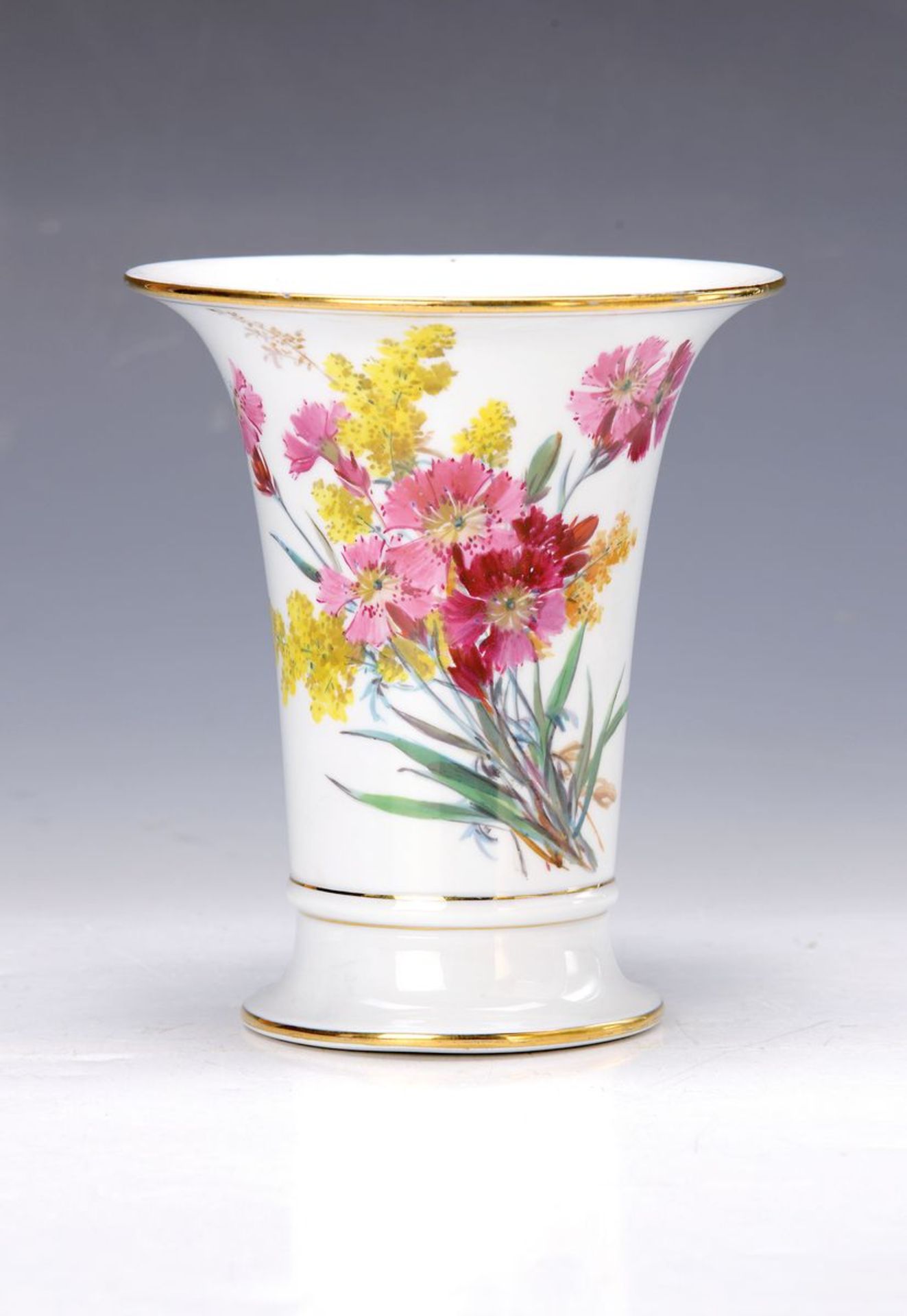 Vase, Meissen, 1924-33, 2. Wahl, Porzellan, bemalter Wiesenblumendekor, H. ca. 16 cm,