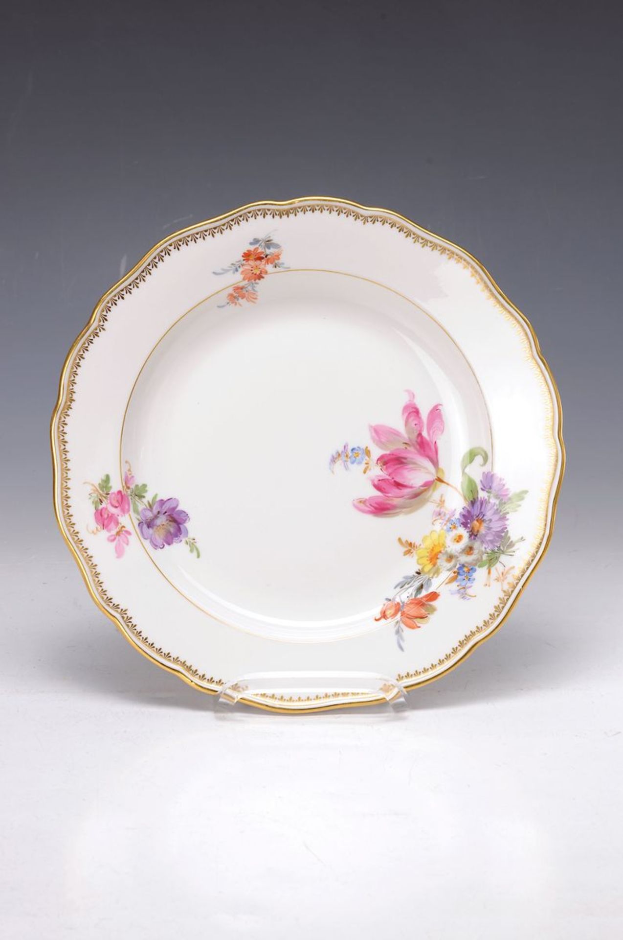 Teller, Meissen, 1930er Jahre, asymmetrische Blumenbukettmalerei, Goldrand, A-Kante, D. 25