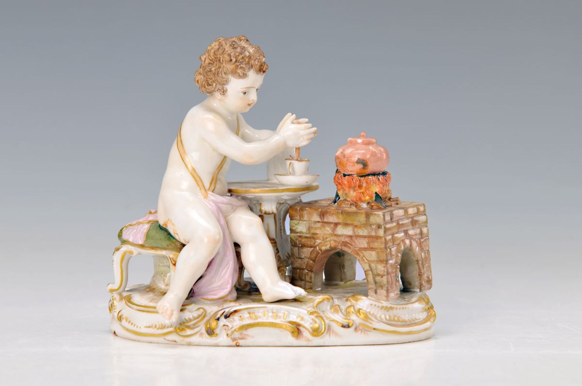 Porzellanfigur, Meissen, um 1880-90, Das Feuer aus der Serie der Vier Elemente, Putto beim