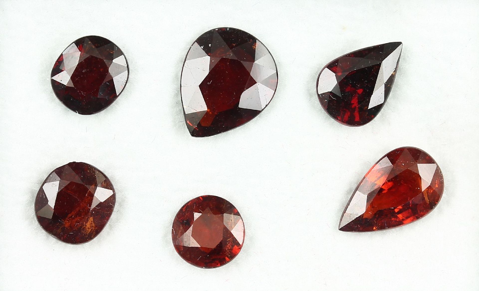 Lot 6 lose facett. Spessartite, zus. 14.77 ct, in versch. Schliffarten Schätzpreis: 450, - EURLot