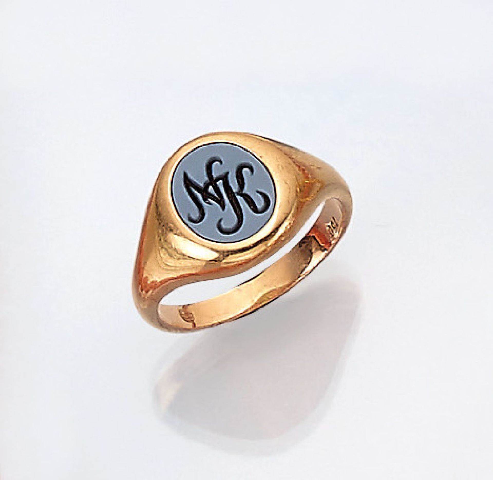 18 kt Gold Ring mit Lagenstein, ca. 6 g, GG 750/000, ovaler Lagenstein, mit Besitzer- monogramm "NK"