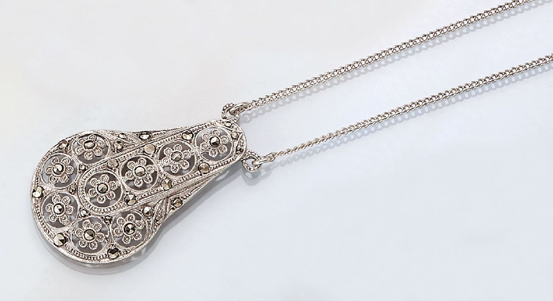 Collier mit Markasiten, deutsch um 1925, 800erSilber, florale Gestaltung, mit Markasit- besatz,