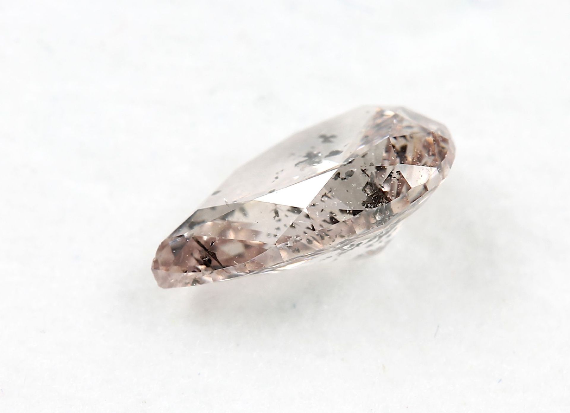 Loser Diamanttropfen, 0.54 ct, 6.91 x 4.11 x 2.76 mm, natural fancy brownish pink, mit GIA Expertise - Bild 3 aus 3