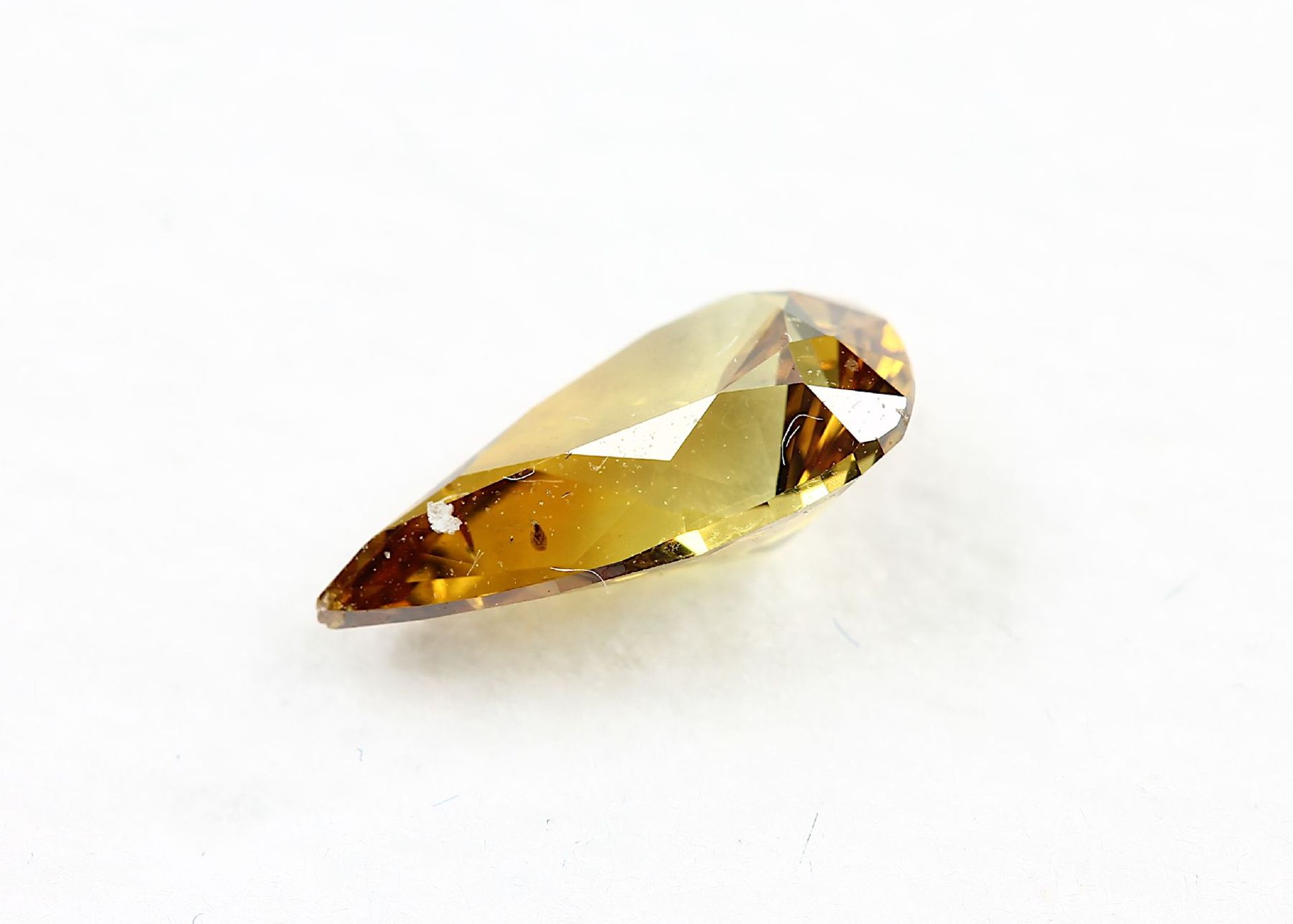 Loser Diamanttropfen, 0.52 ct, 7.74 x 4.00 x 2.81 mm, natural fancy deep brownish orangy yellow/si2, - Bild 2 aus 3