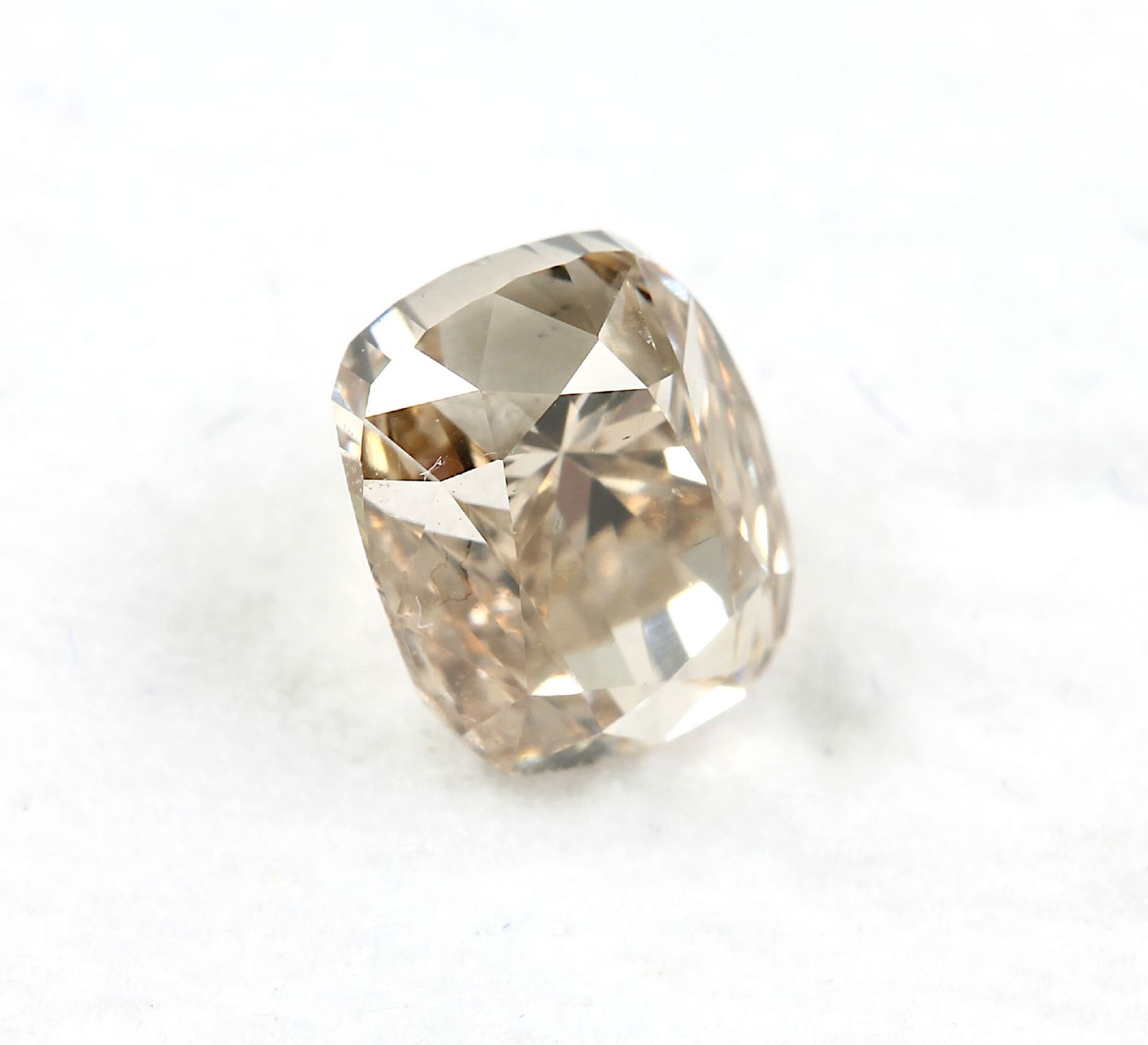 Loser Diamant, 0.80 ct, fancy yellowish brown/si1, Cushion-Cut, mit HRD Expertise Schätzpreis: 2000, - Bild 2 aus 3