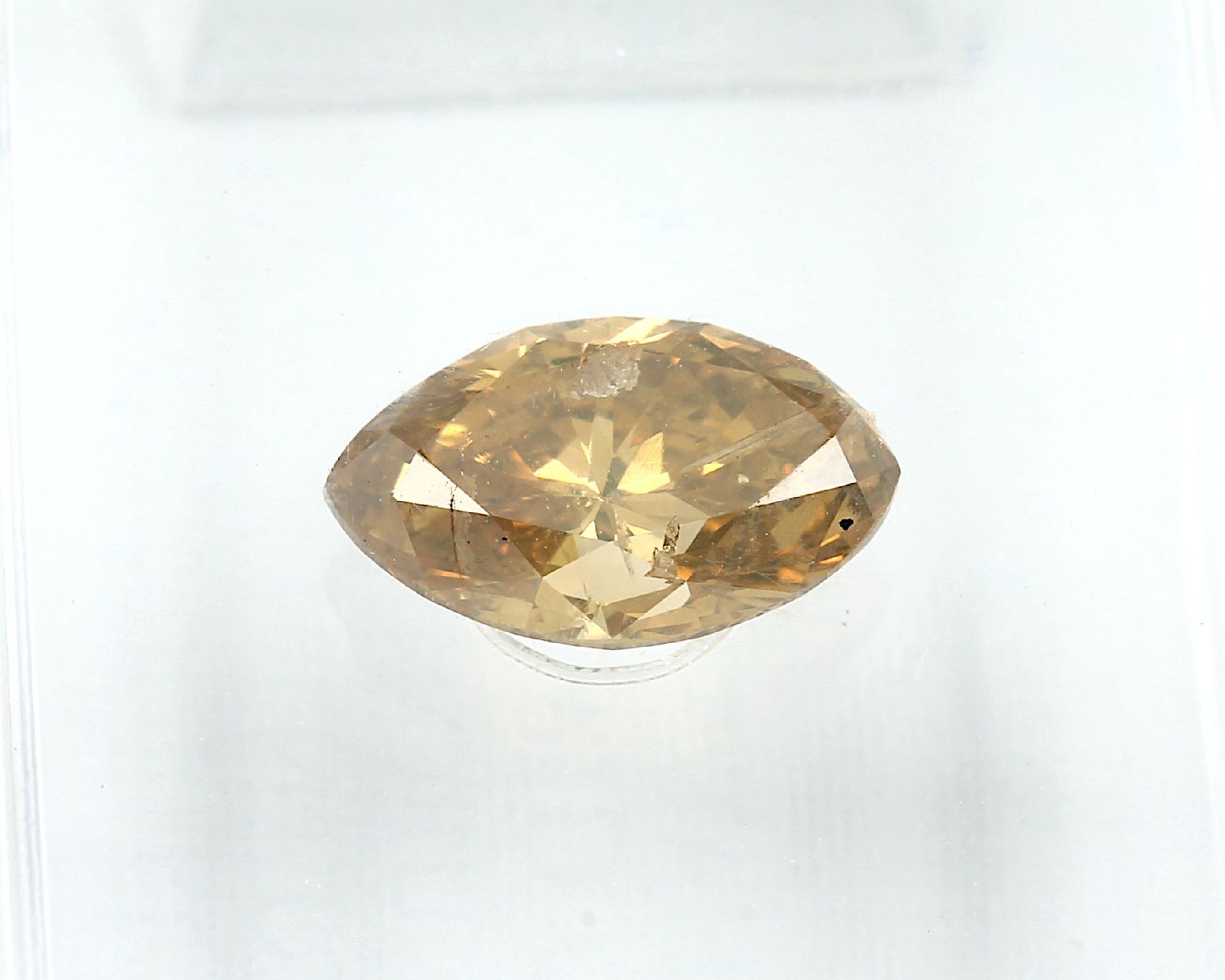Lose Diamantnavette, 0.67 ct, 7.29 x 4.69 x3.18 mm, natural fancy deep brownish orangy yellow, - Bild 3 aus 3