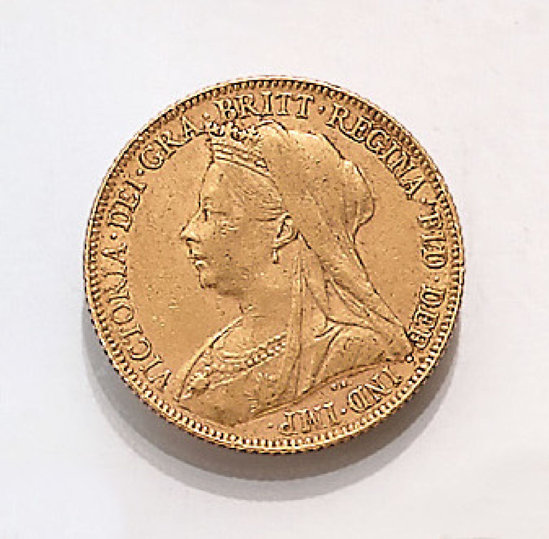 Goldmünze, Sovereign, Großbritannien, 1900, Victoria, RV: Heiliger Georg hoch zu Ross im Kampf mit