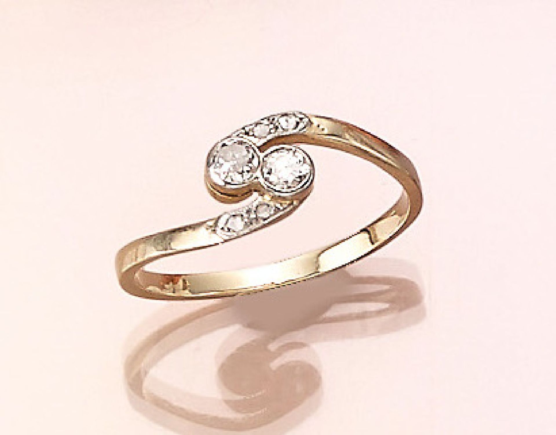 14 kt Gold Jugendstil Ring mit Diamanten, GG 585/000 und Platin, asymm. Ringschiene, Diamanten