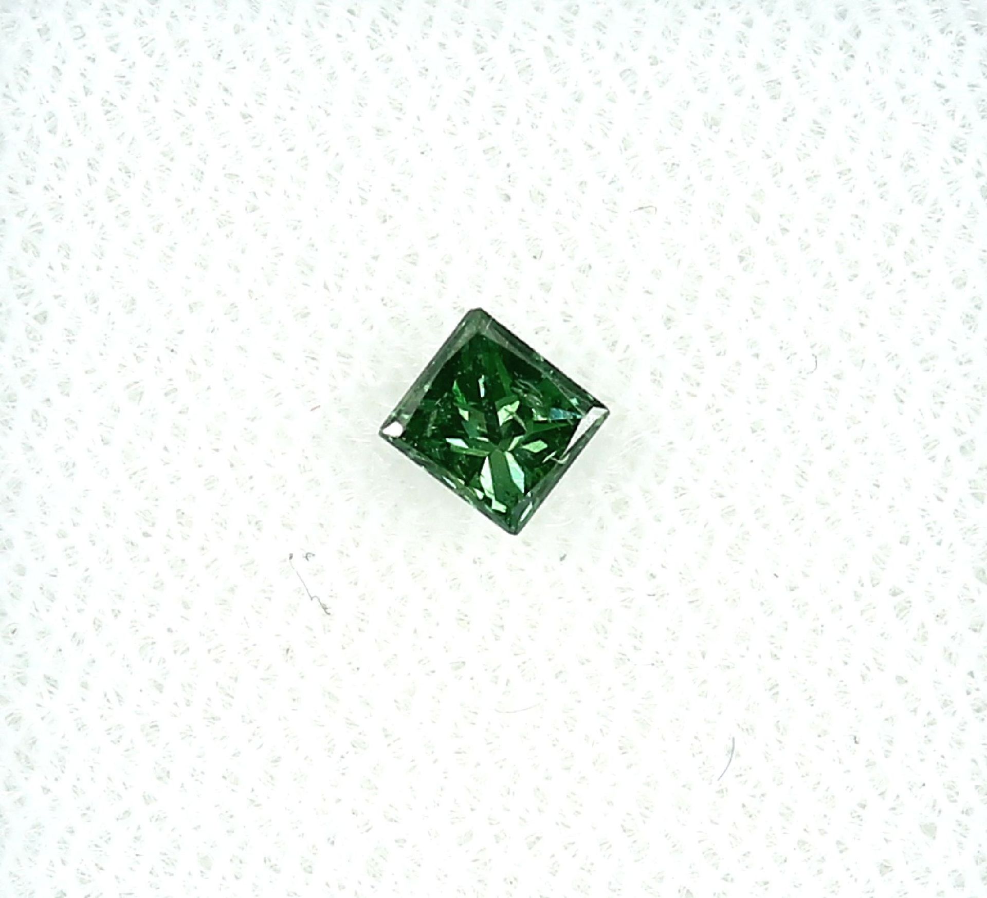 Loser Diamant, 0.21 ct Vivid Green/si2 (beh.), Princess-Cut, 3.46 x 3.22 x 2.37 mm Schätzpreis: 300,