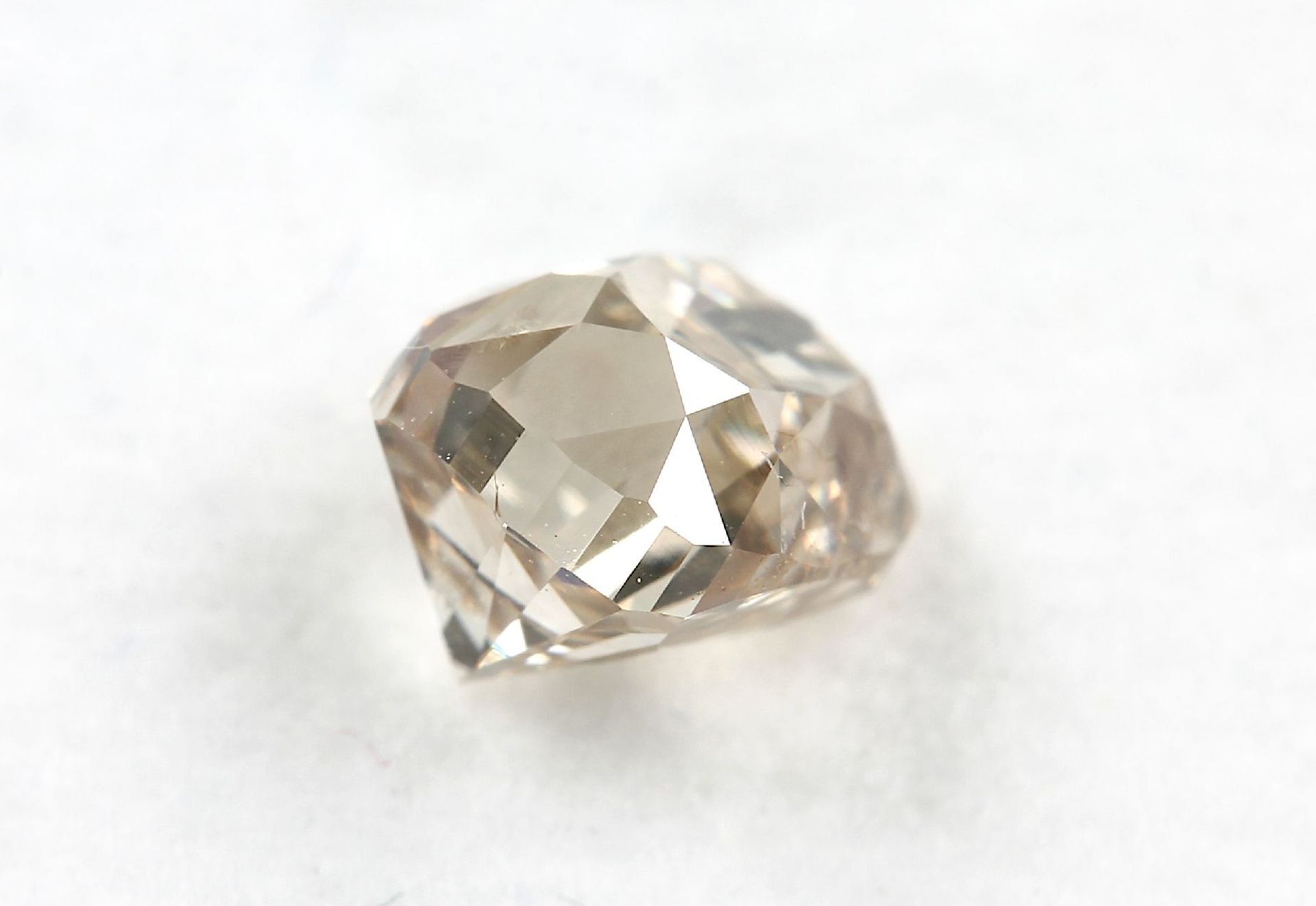 Loser Diamant, 0.80 ct, fancy yellowish brown/si1, Cushion-Cut, mit HRD Expertise Schätzpreis: 2000, - Bild 3 aus 3