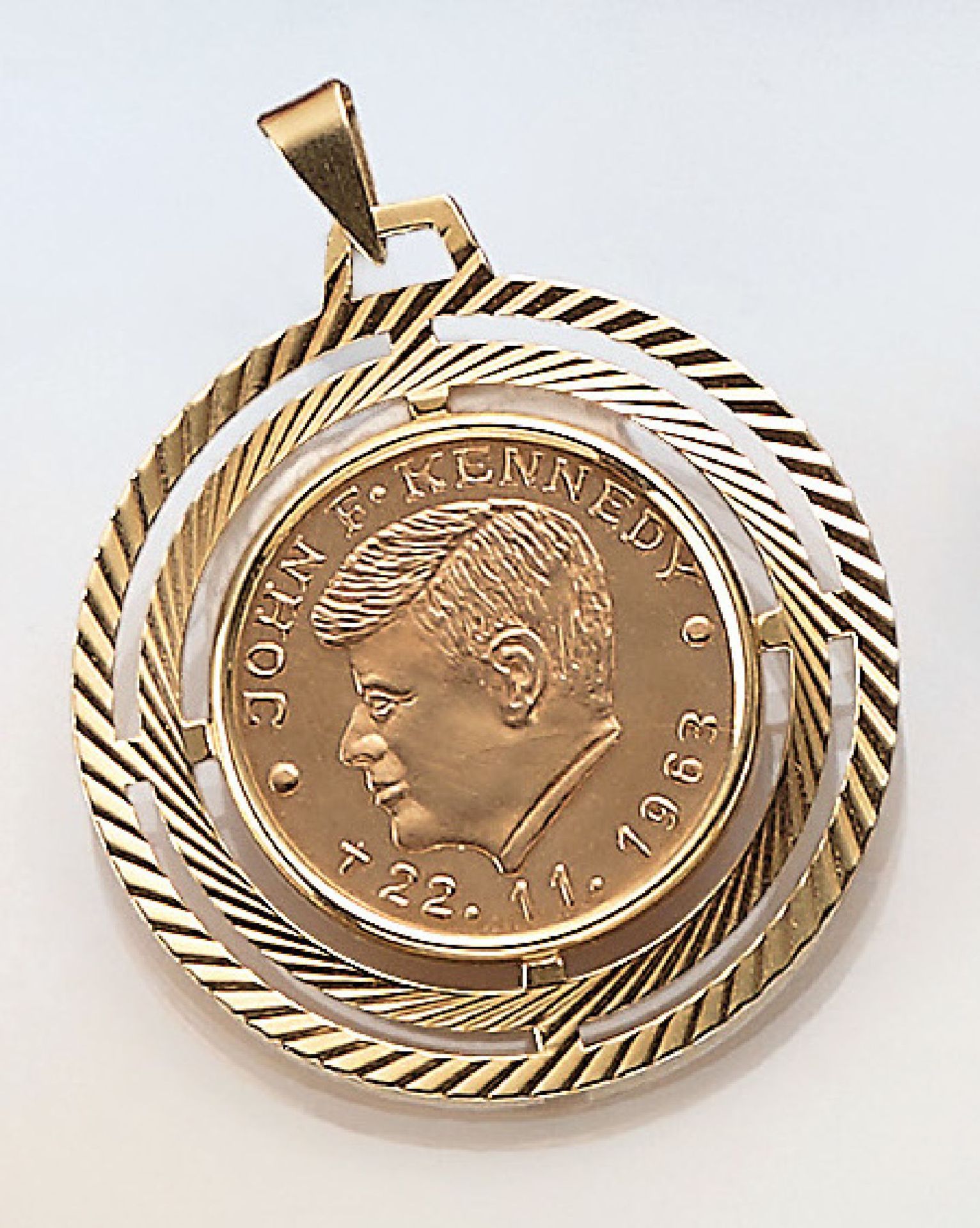 14 kt Gold Anhänger mit Medaille, Fassung GG 585/000, Medaille, GG 585/000: Todestag J.F. Kennedy, ,