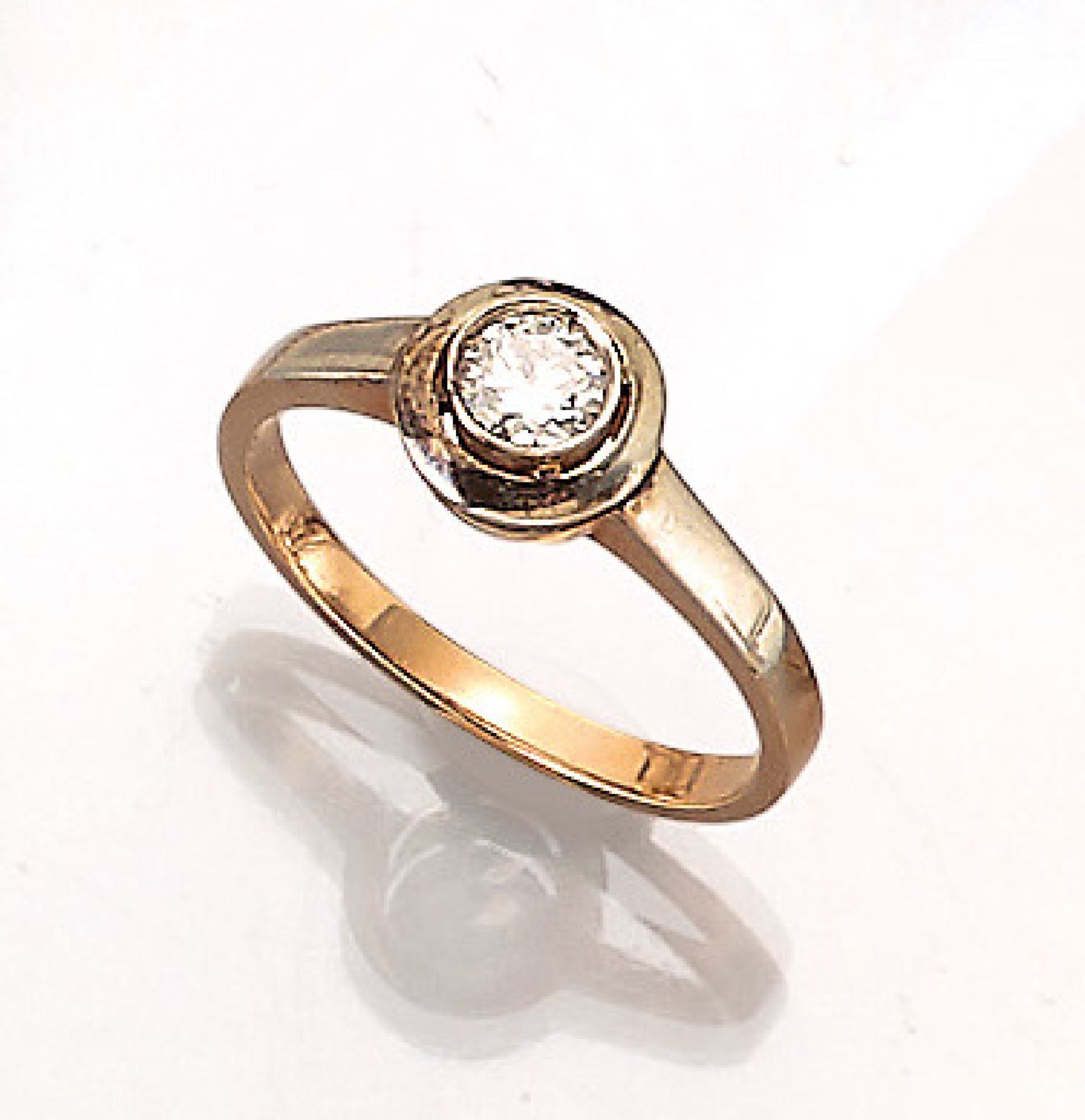 Ring mit Diamant, deutsch um 1910/20, GG 585/ 000 und Platin, in Platin gefasster