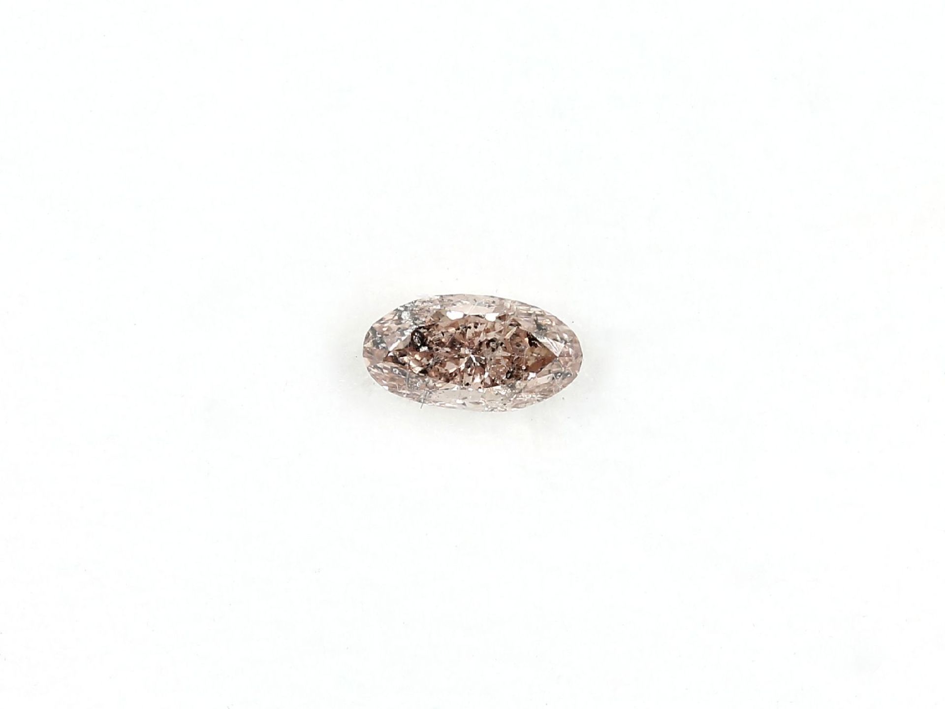 Loser Diamant, 0.79 ct, 7.77 x 4.14 x 3.26 mm, oval, natural fancy light pinkish brown, mit IGI