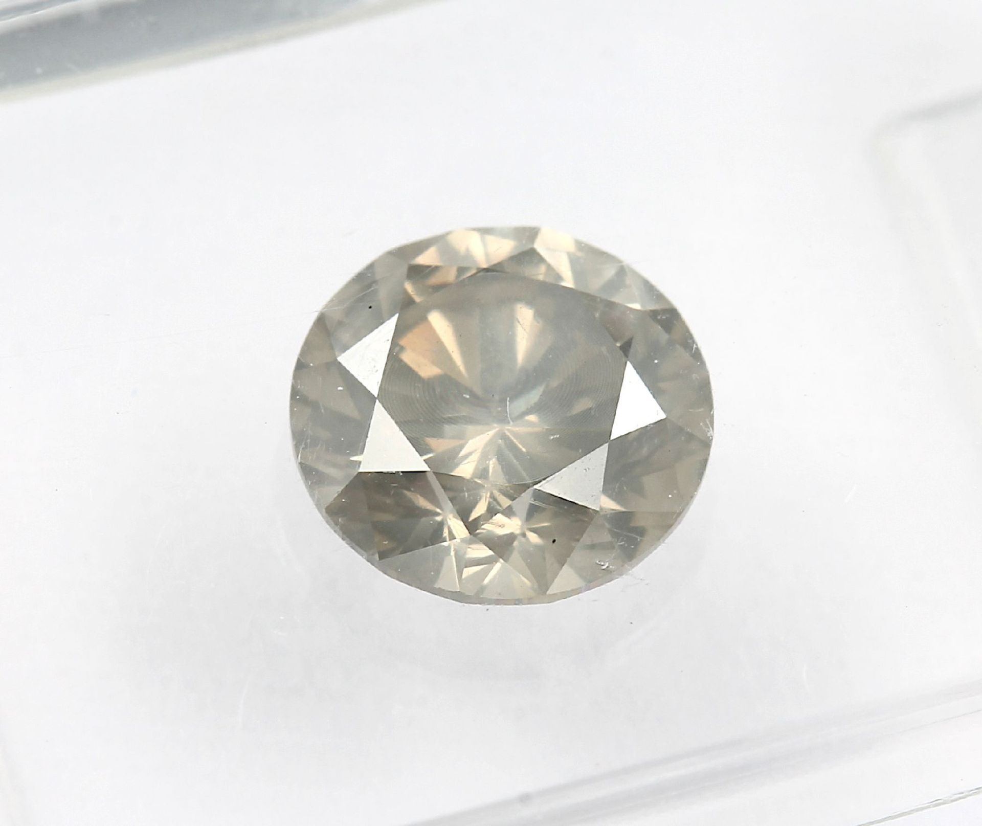 Loser Brillant, 1.04 ct, natural fancy greyish brown/p1, verschweißt, mit IGI Expertise Schätzpreis: - Bild 3 aus 3