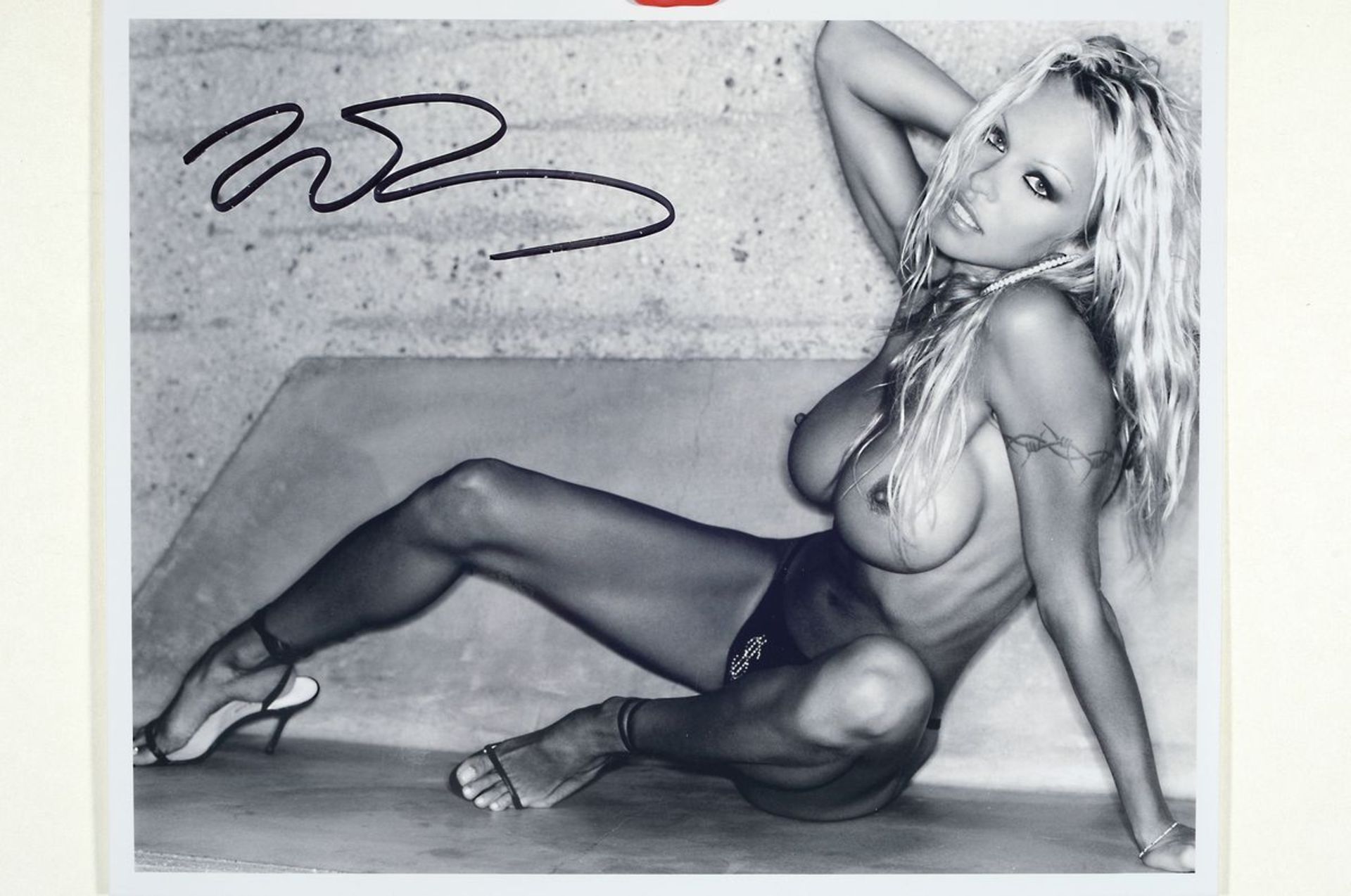 Sante D' Orazio, geb. 1956, Pamela Anderson,s/w Fotografie, handsigniert, ca. 20x25cm - Bild 5 aus 5