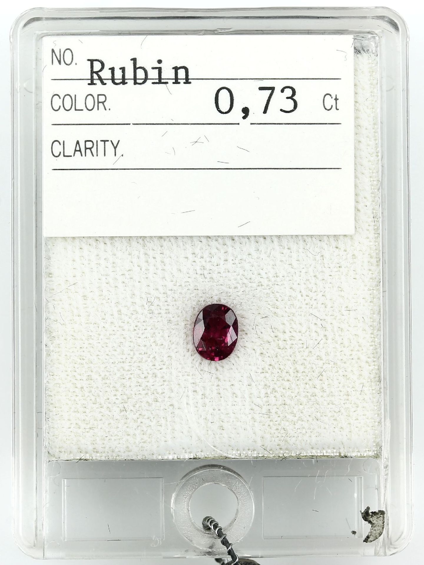 Loser Rubin, 0.73 ct, oval facett., mit Zertifikat von