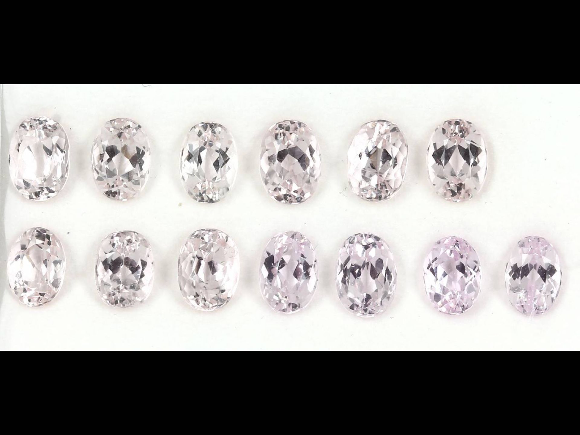 Lot lose Morganite, zus. ca. 15.51 ct, oval