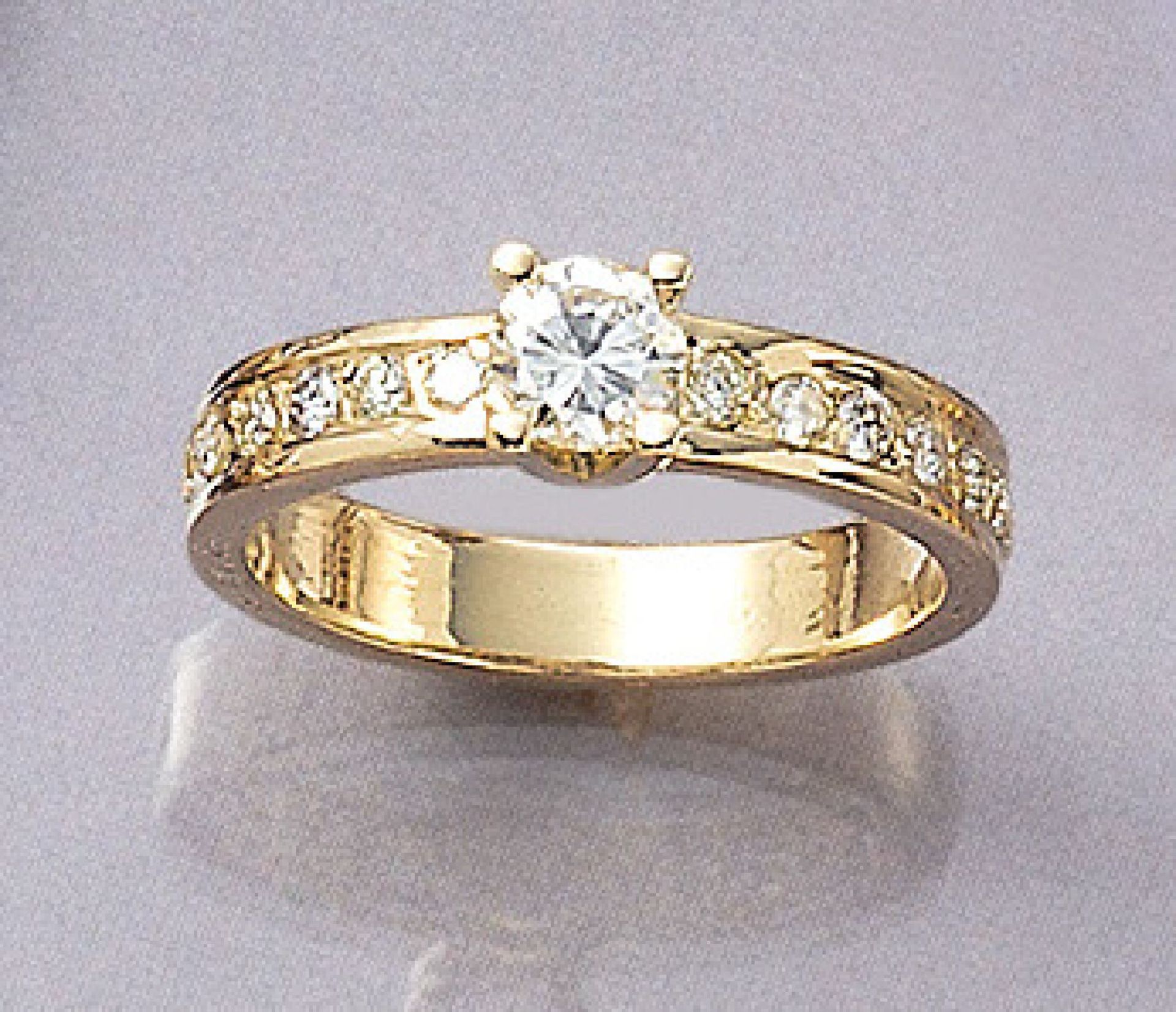 14 kt Gold Ring mit Brillanten, GG 585/000,mittig