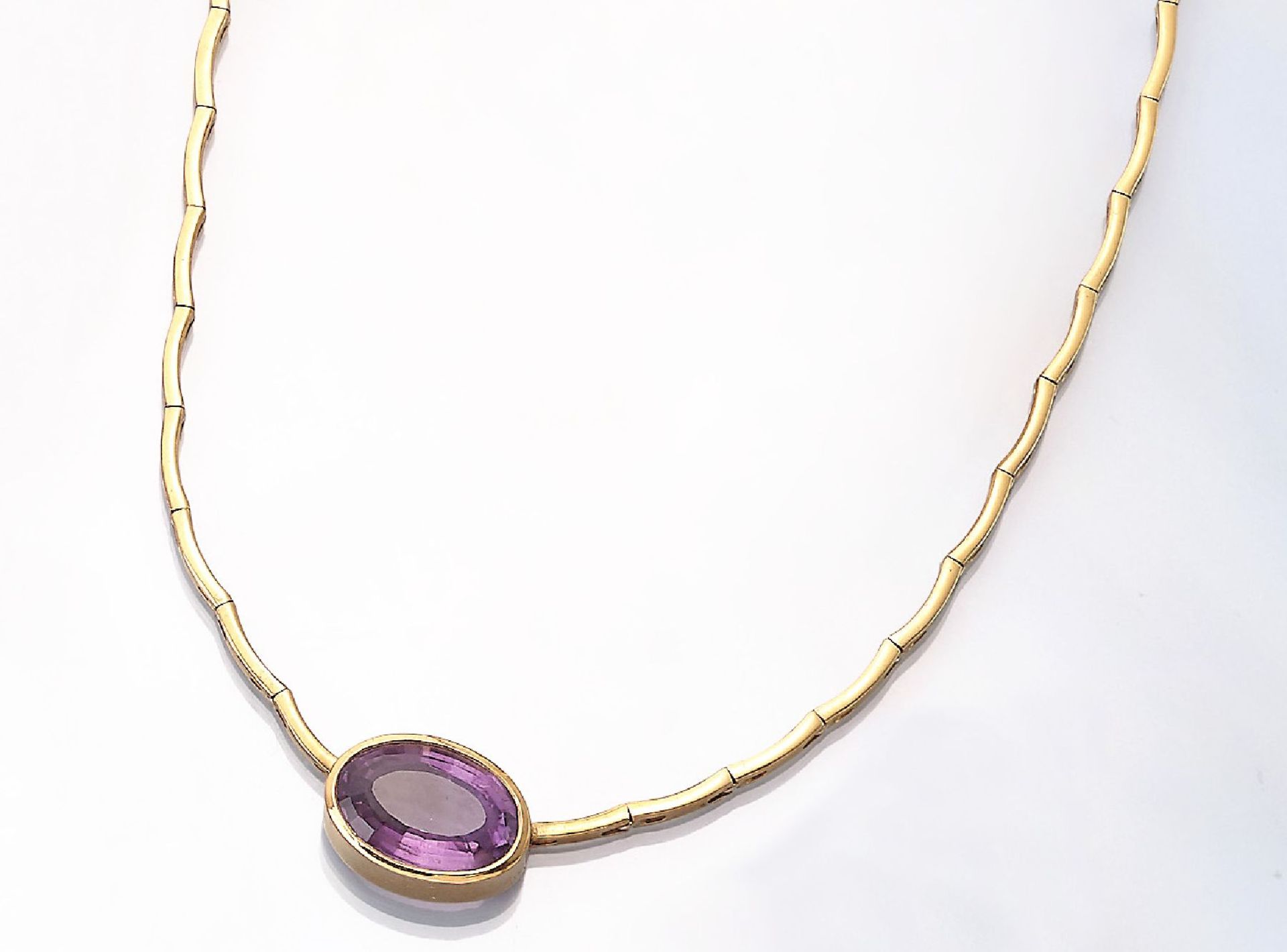 18 kt Gold Collier mit Amethyst, GG 750/000, ovalfacett.