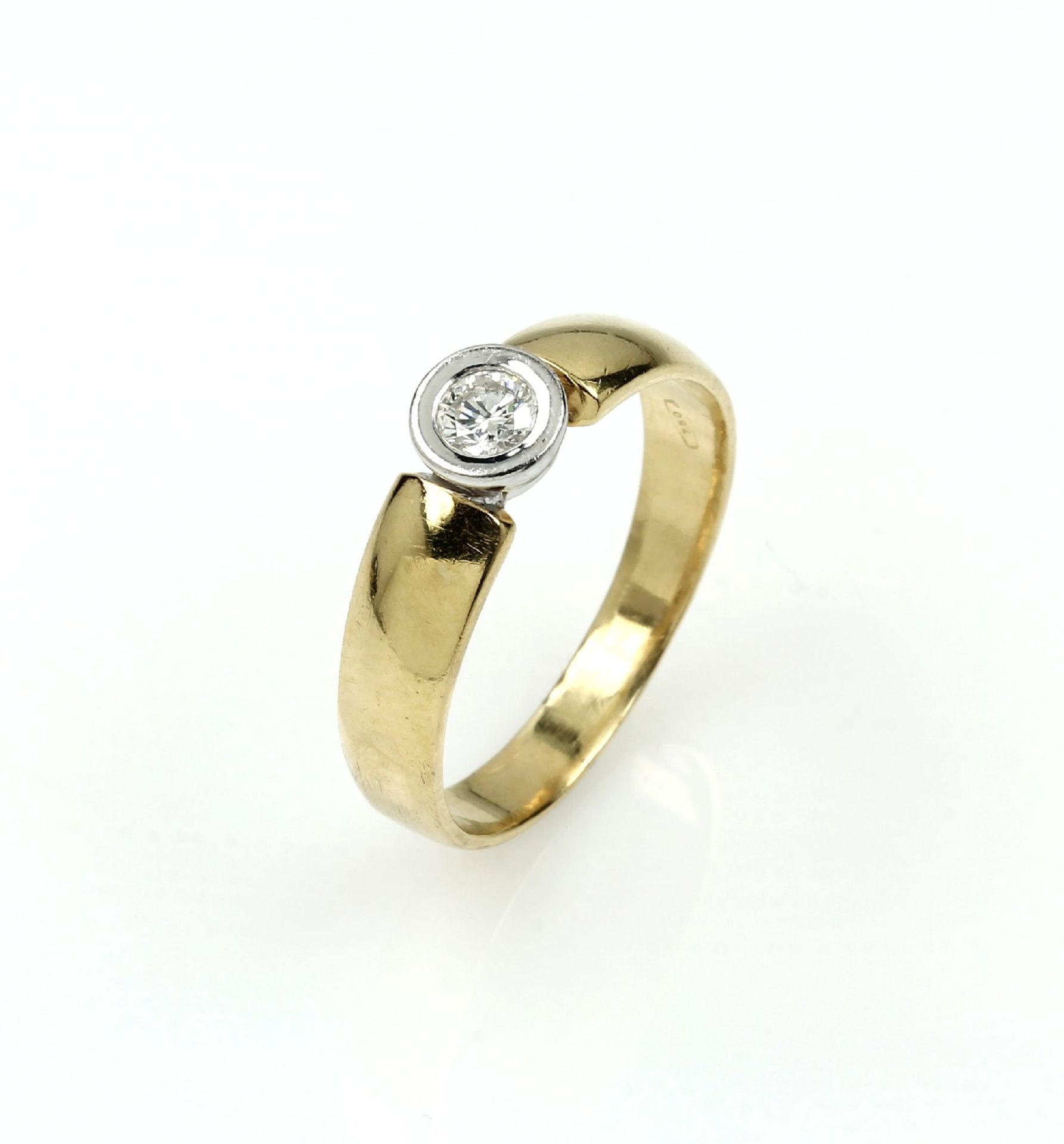 18 kt Gold Ring mit Brillant, GG/WG 750/000, mittig