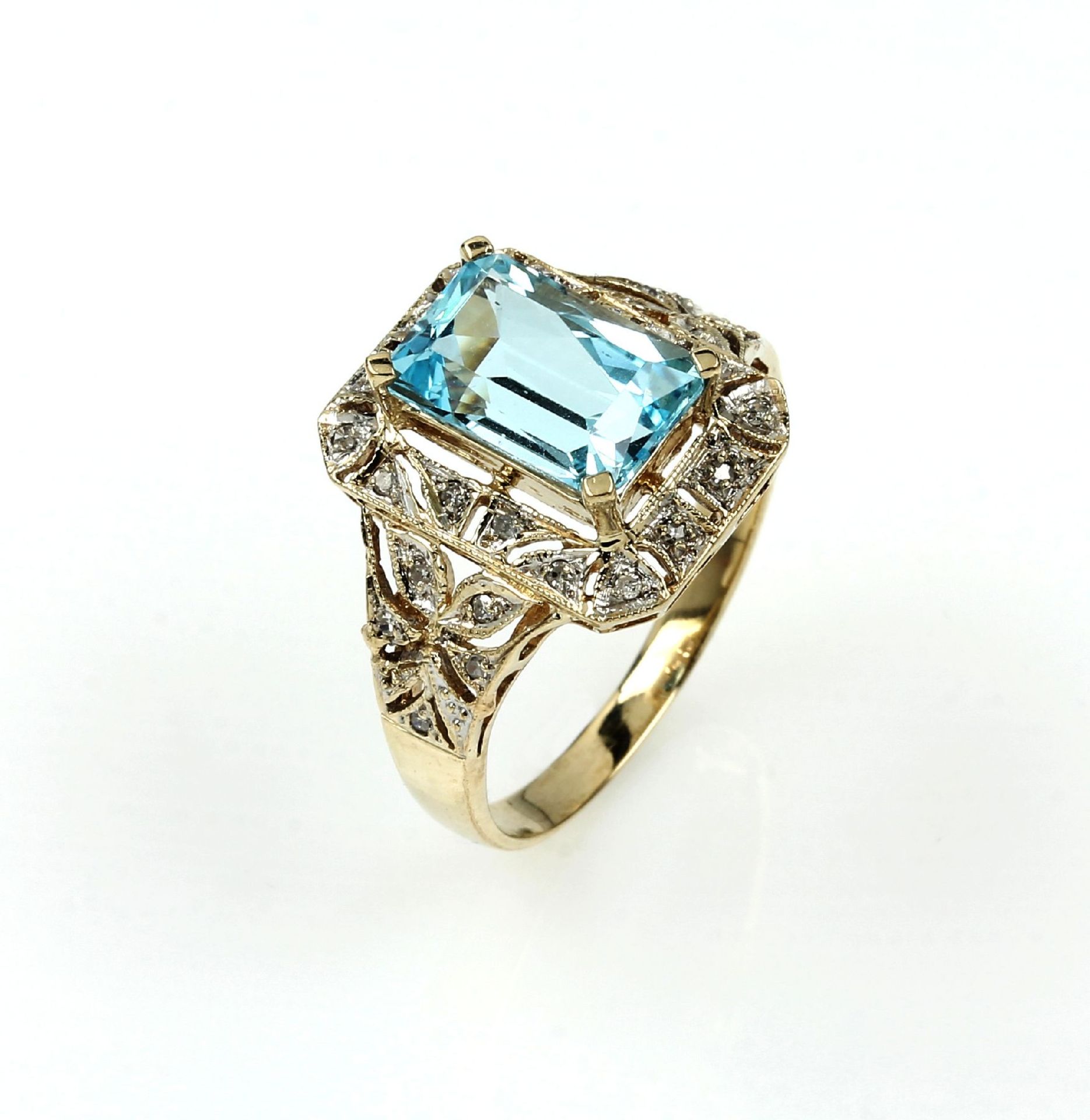 8 kt Gold Ring mit Blautopas und Diamanten, GG 333/000,