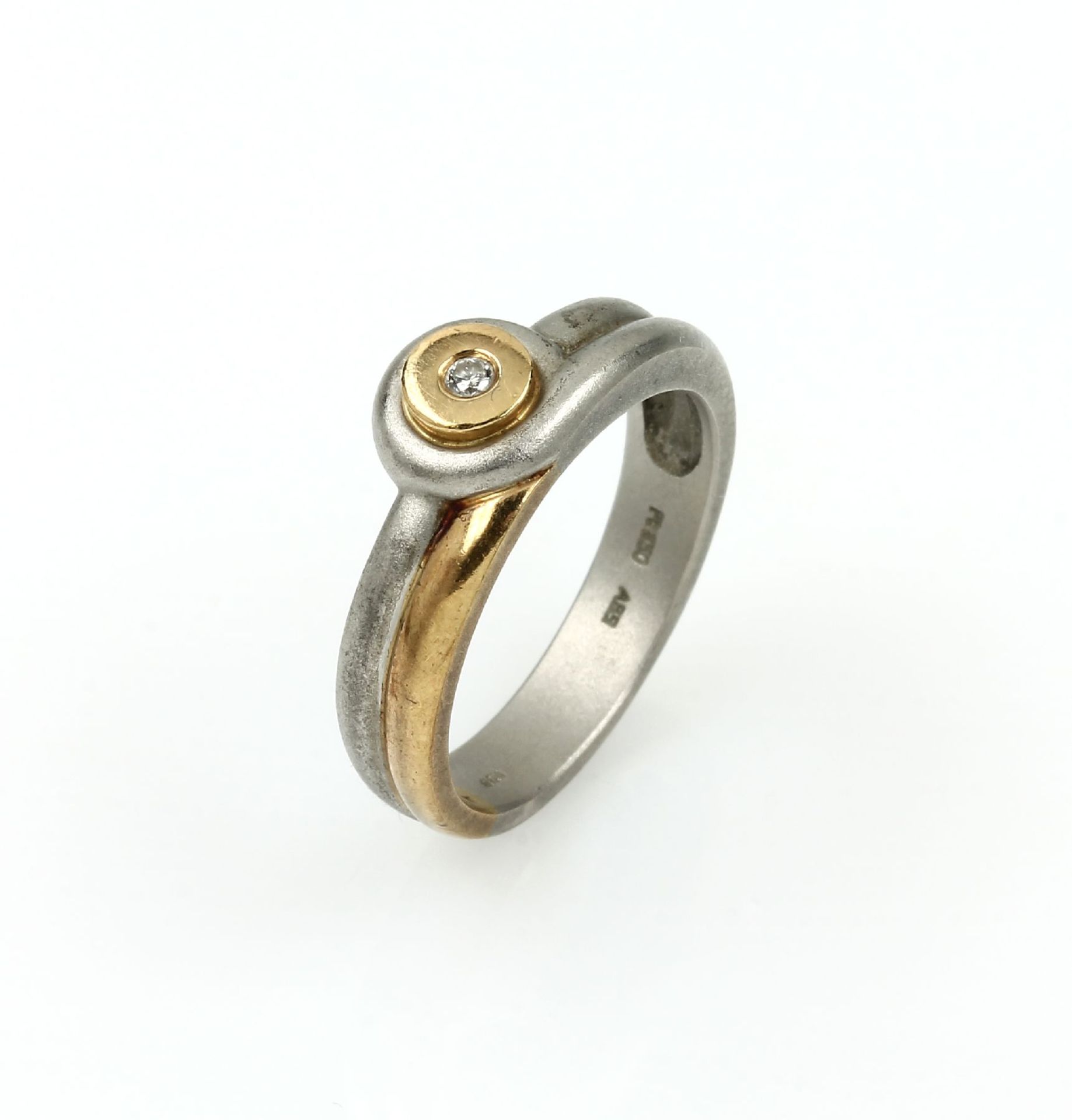 Ring mit Brillant, Platin und GG 750/000, Brillant ca.