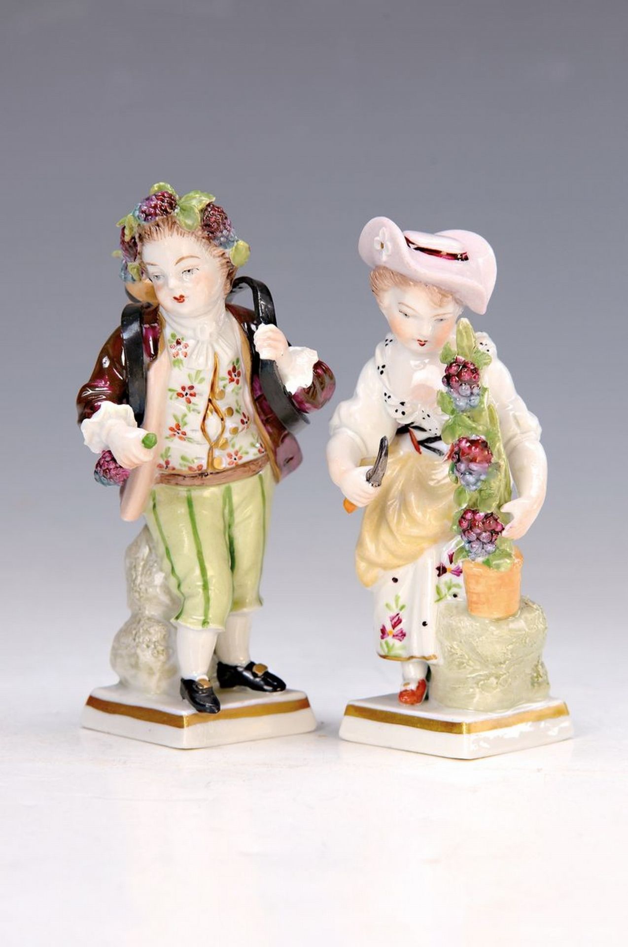 Porzellanfigurenpaar, Sitzendorf, 20.Jh., Gärtnerin und