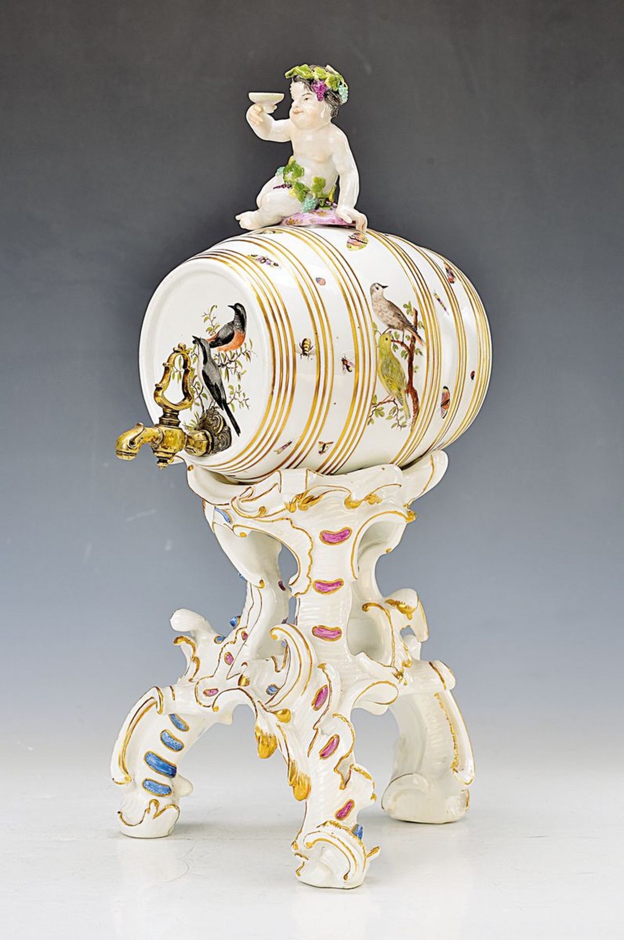 Likörfässchen mit Ständer und Bekrönung, Meissen, um 1740,