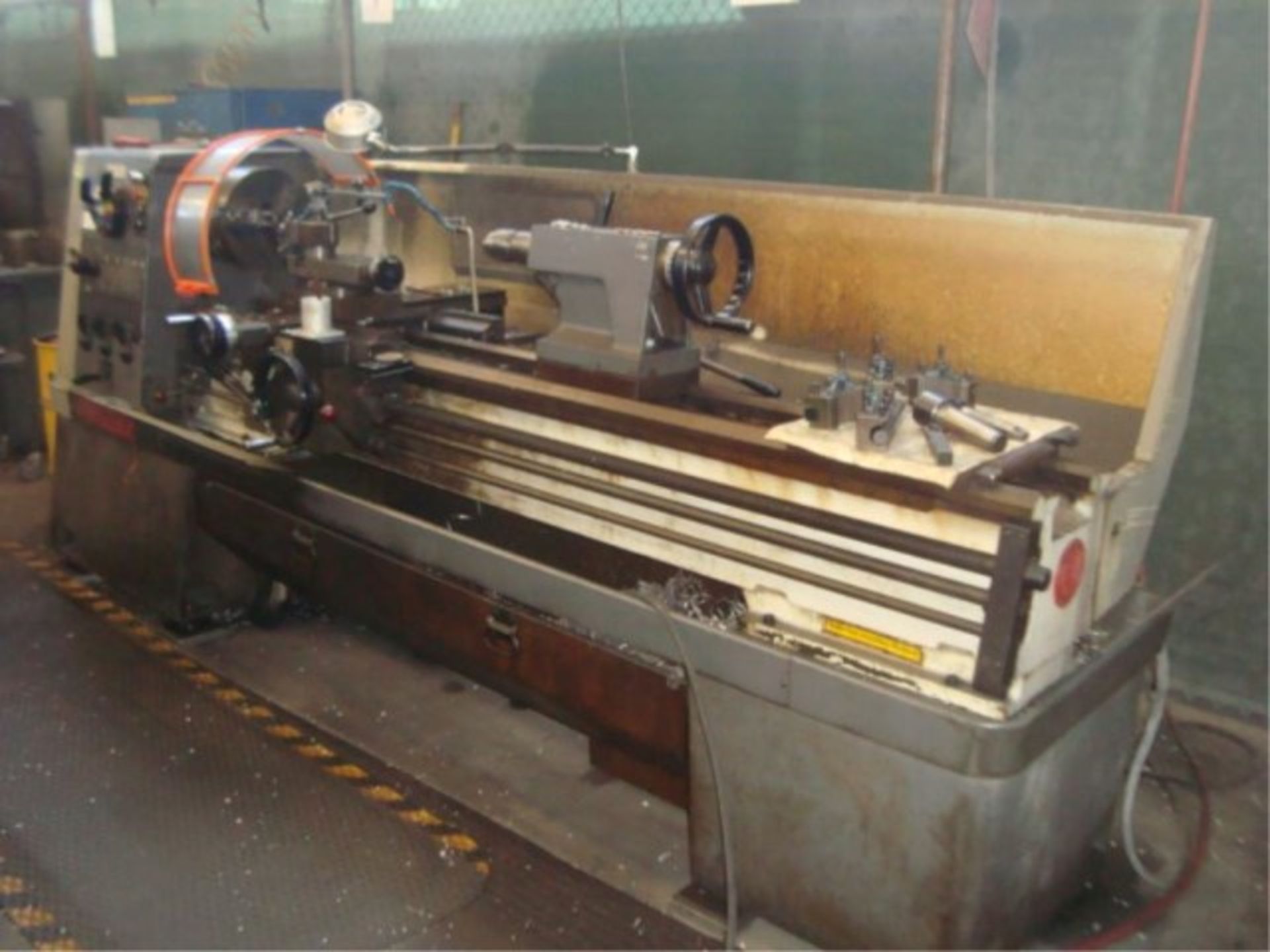 Engine Lathe With Tool Holder Slide, Tailstock