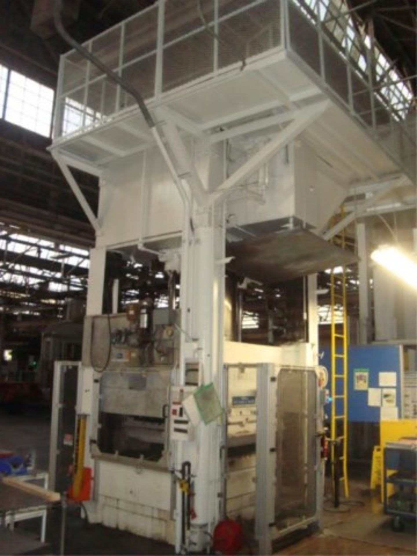 1,000 ton Capacity Hydraulic 4-Column Press - Image 6 of 13