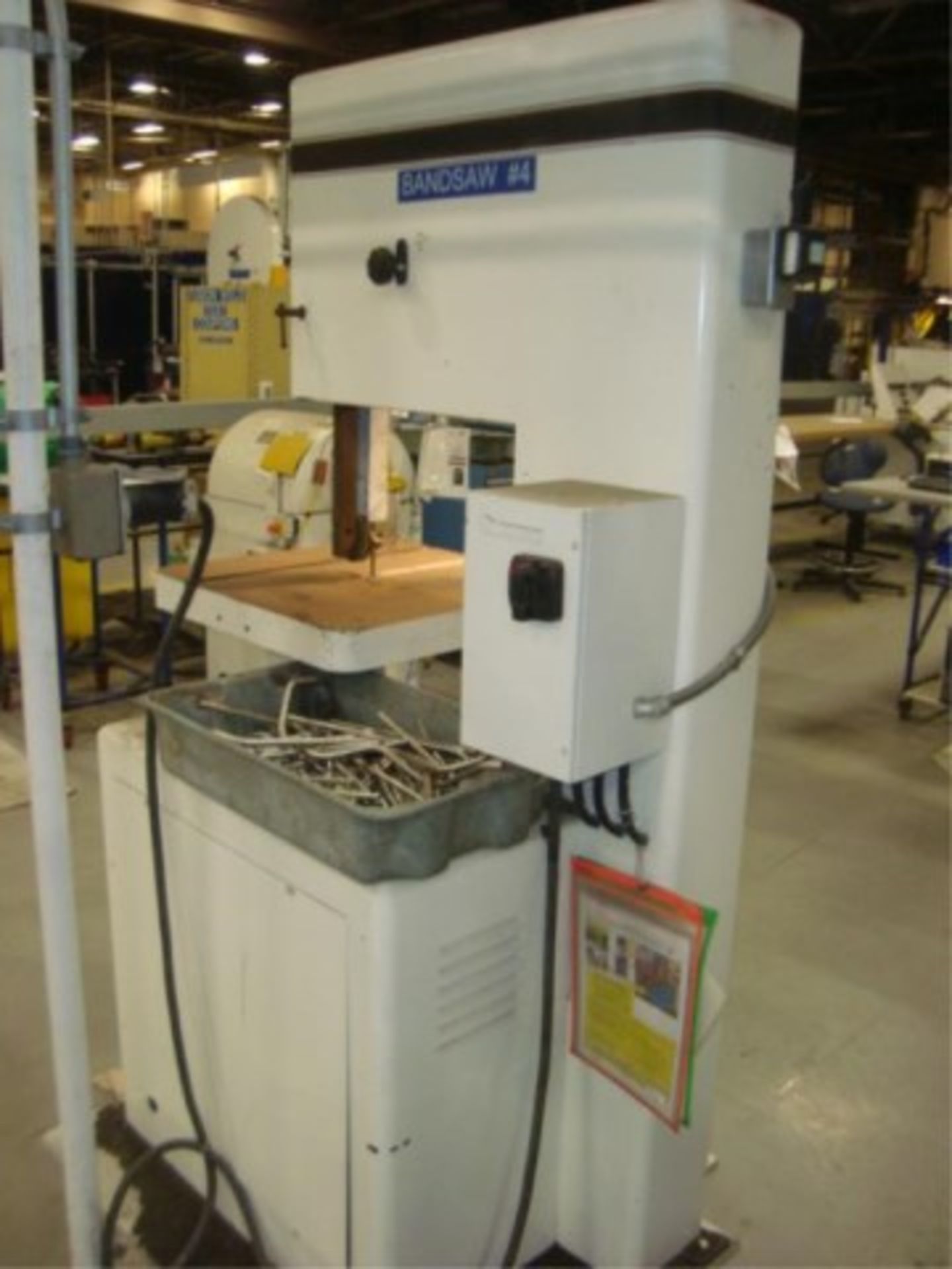 Heavy Duty Vertical Band Saw - Image 7 of 8