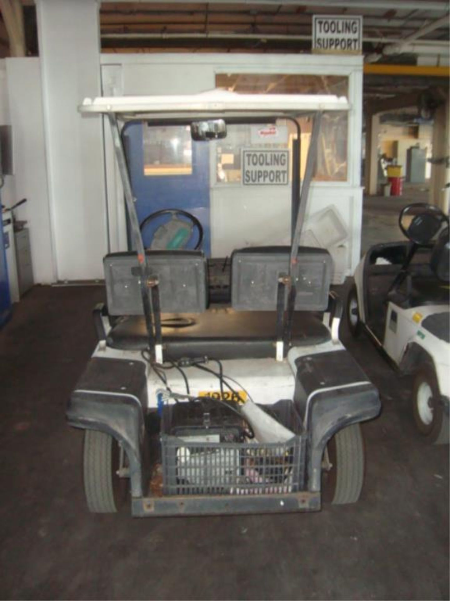 2-Seatere Electric Golf Cart - Image 4 of 8