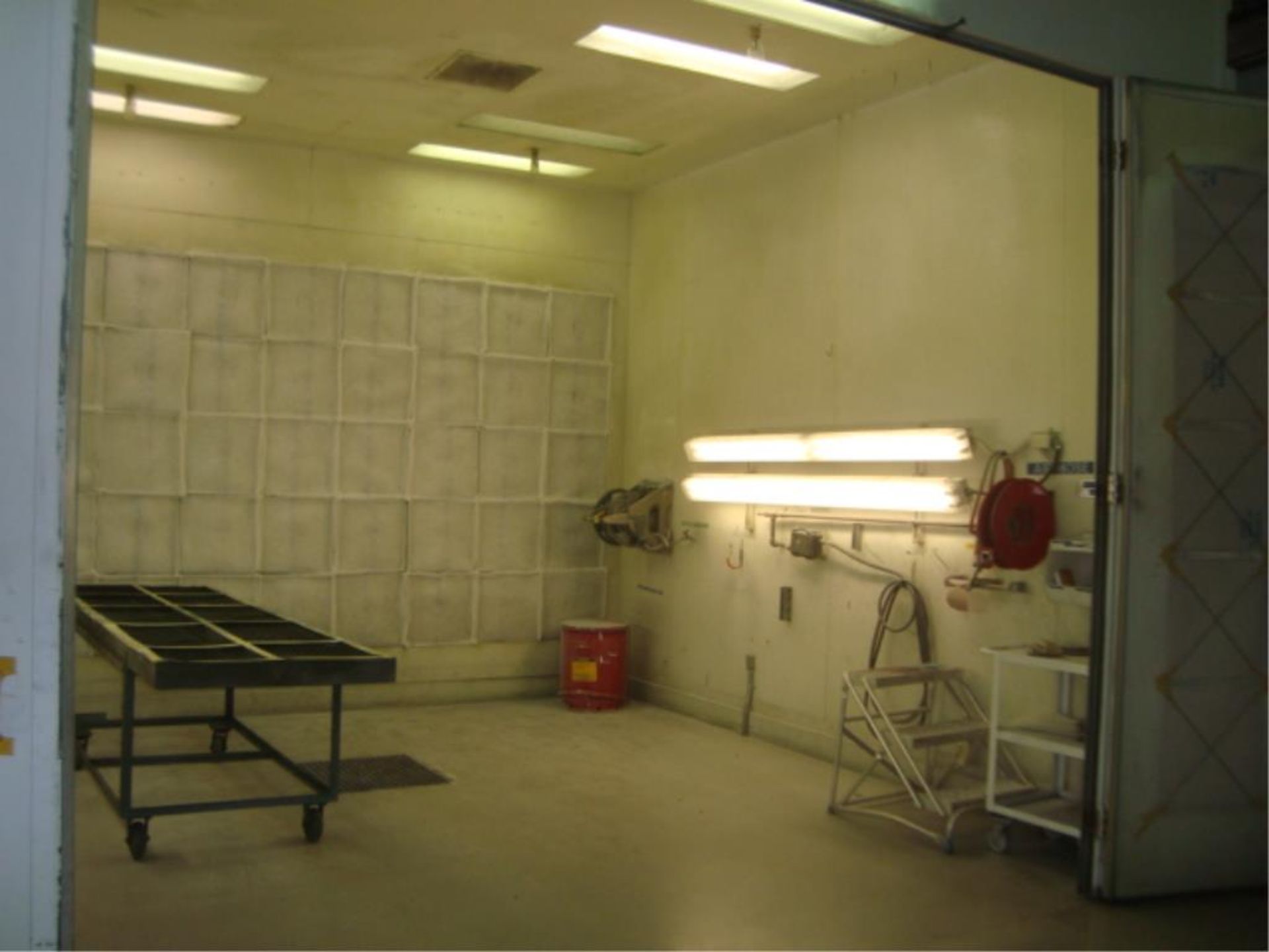 Prep/ Paint Spray Booth - Image 4 of 12