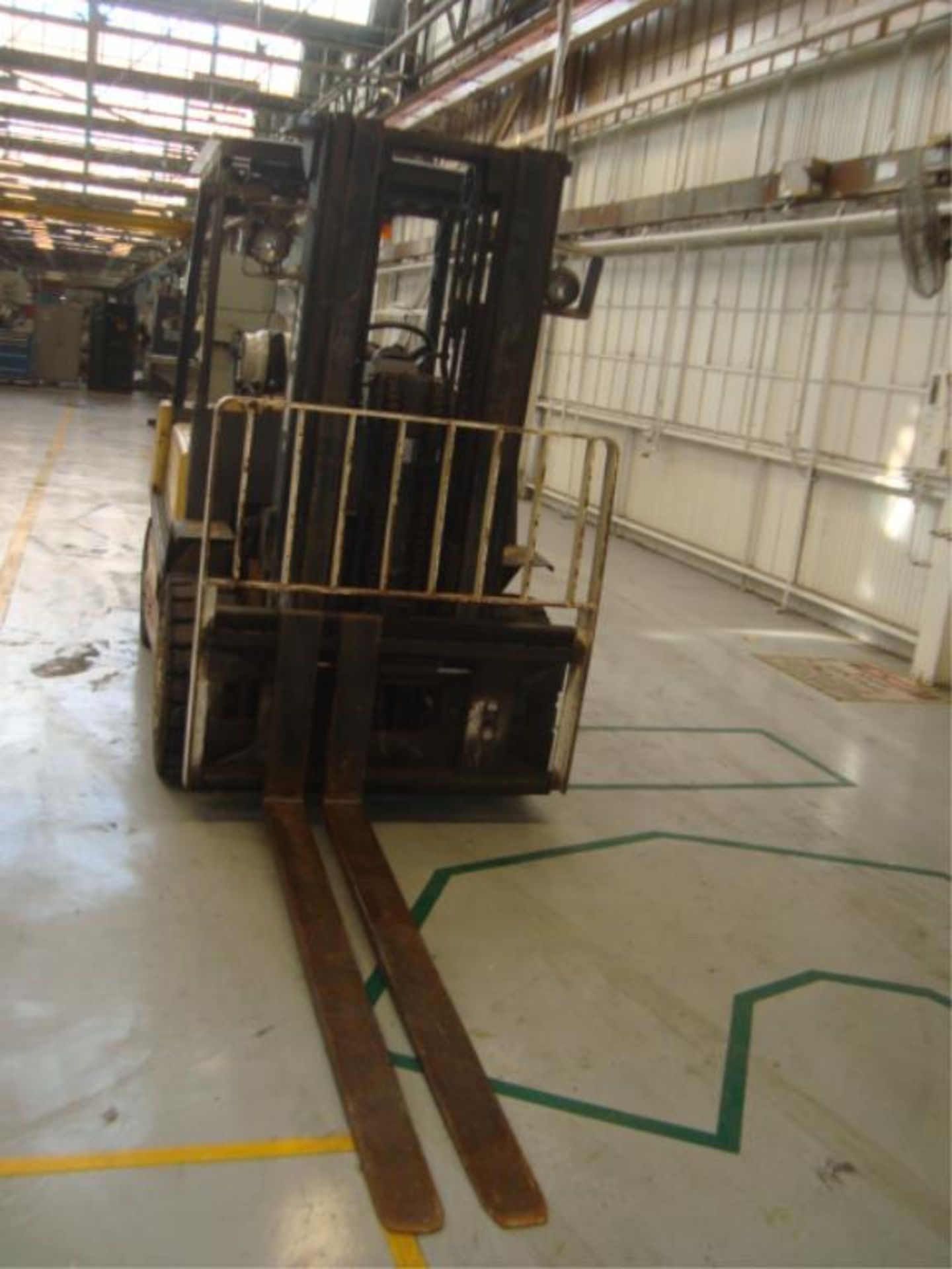 4-Ton Capacity Propane Forklift - Image 3 of 10