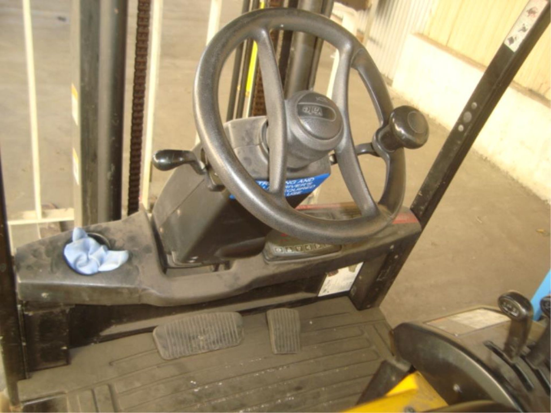 2-Ton Capacity Electric Forklift - Image 7 of 10
