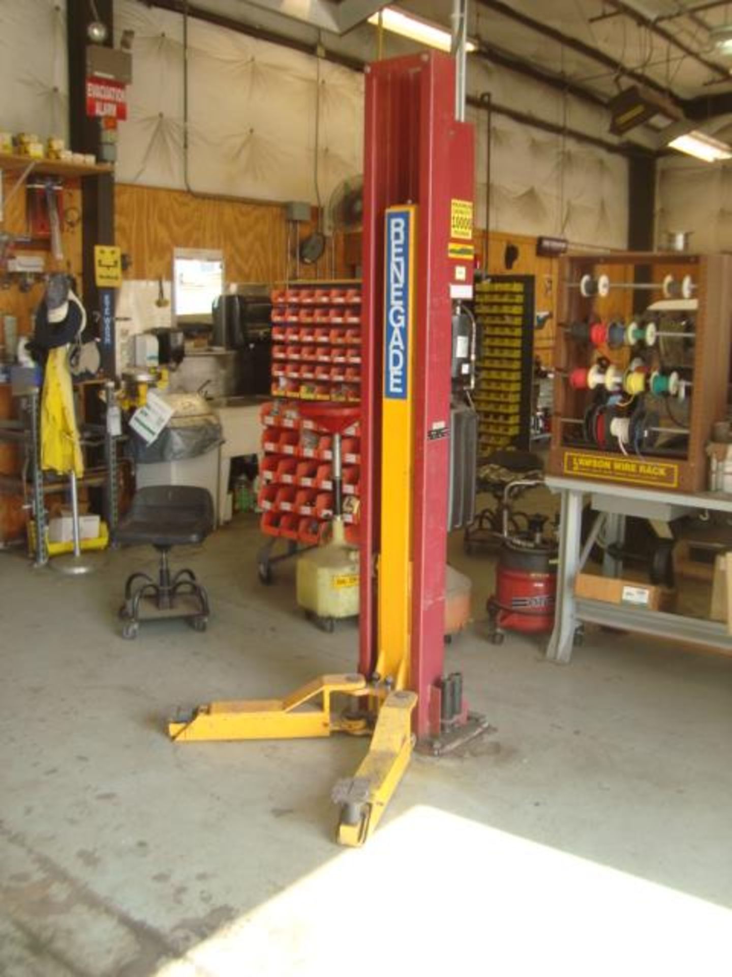 10,000 lb. Cap. 2-Post Electric Hyd. Auto Lift - Image 5 of 12