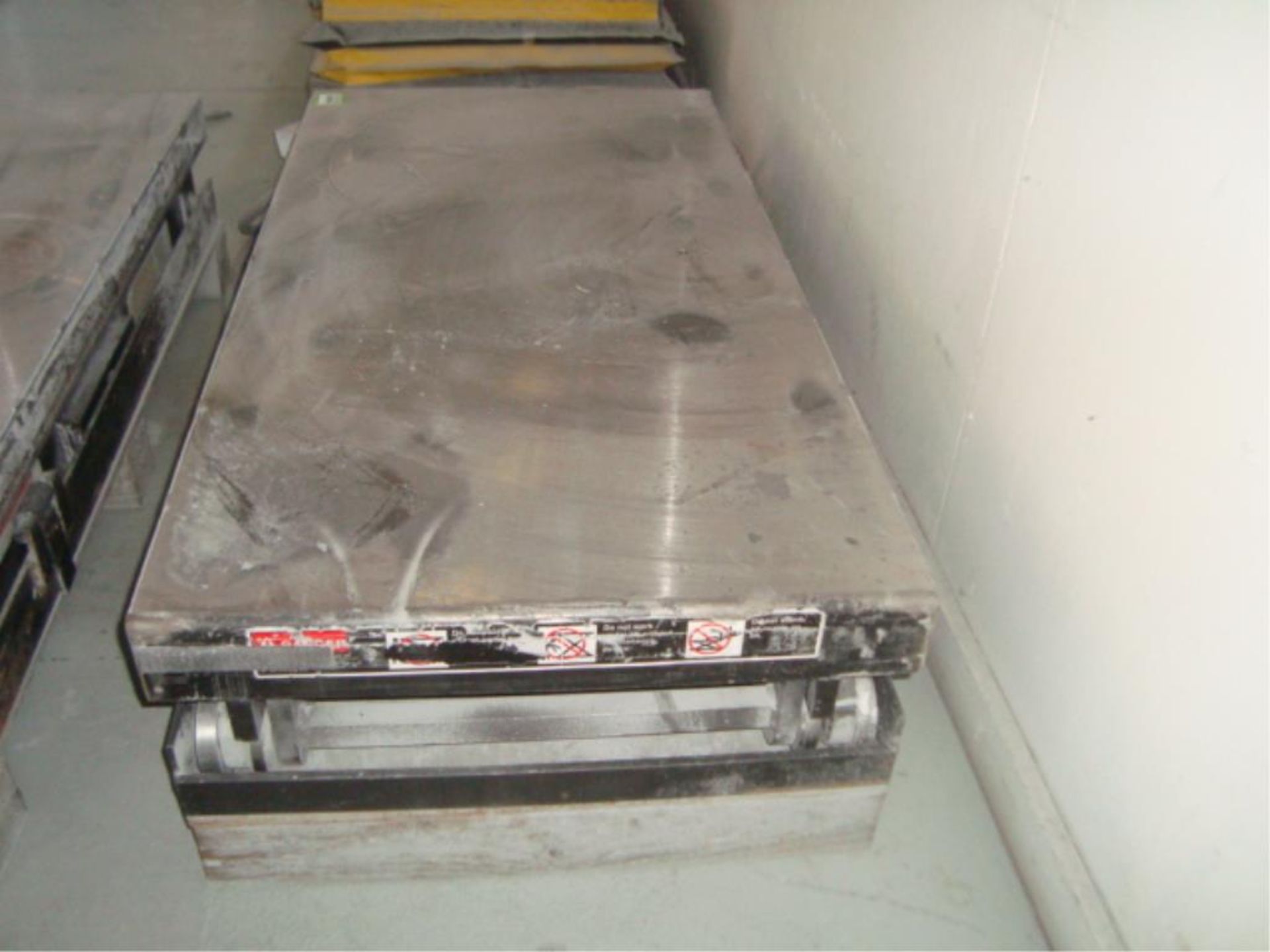 2500 lb. Capacity Pneumatic Lift Table - Image 3 of 4